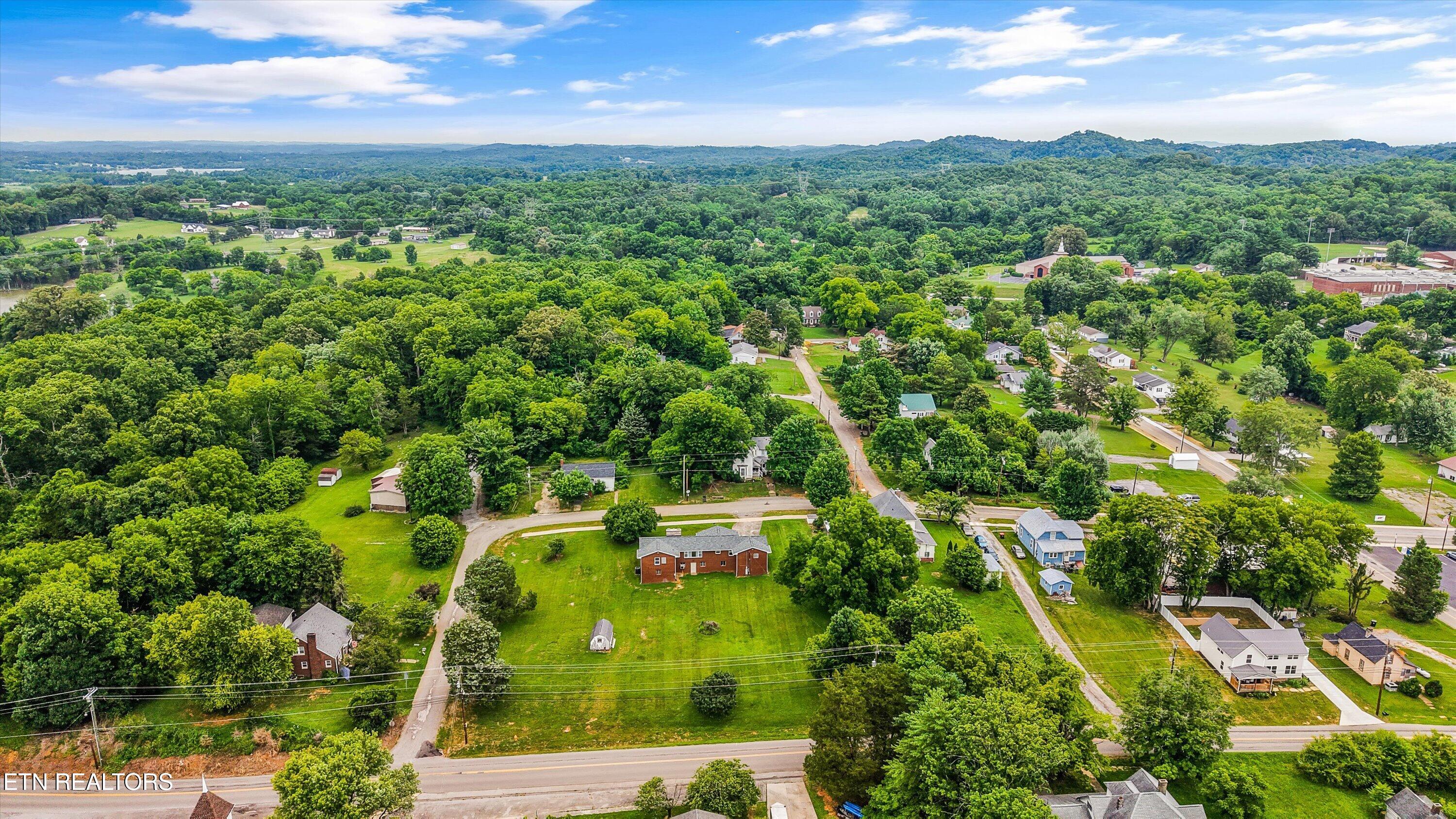 407 W College Avenue Friendsville TN 37737