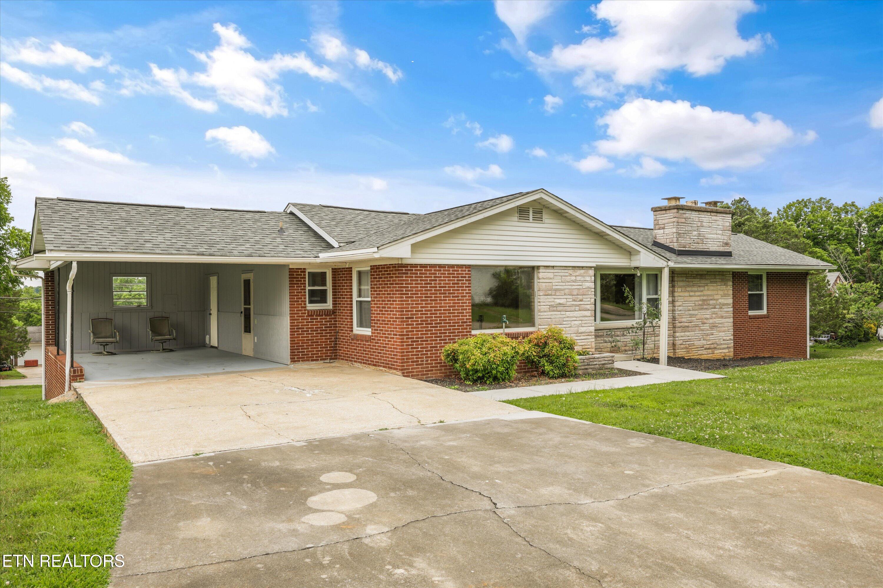 407 W College Avenue Friendsville TN 37737