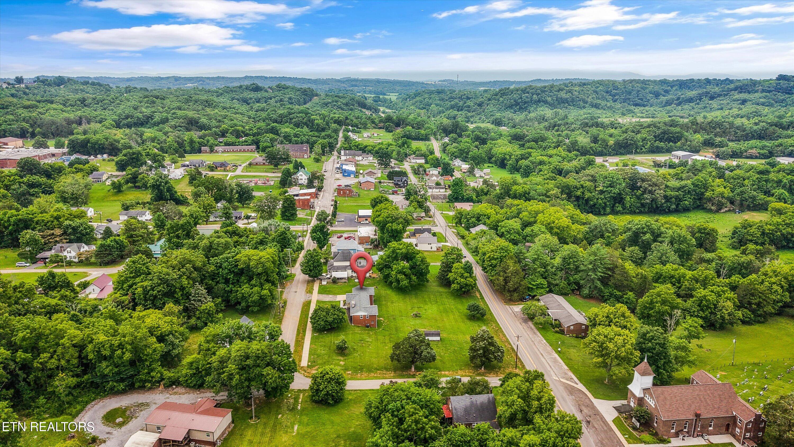 407 W College Avenue Friendsville TN 37737