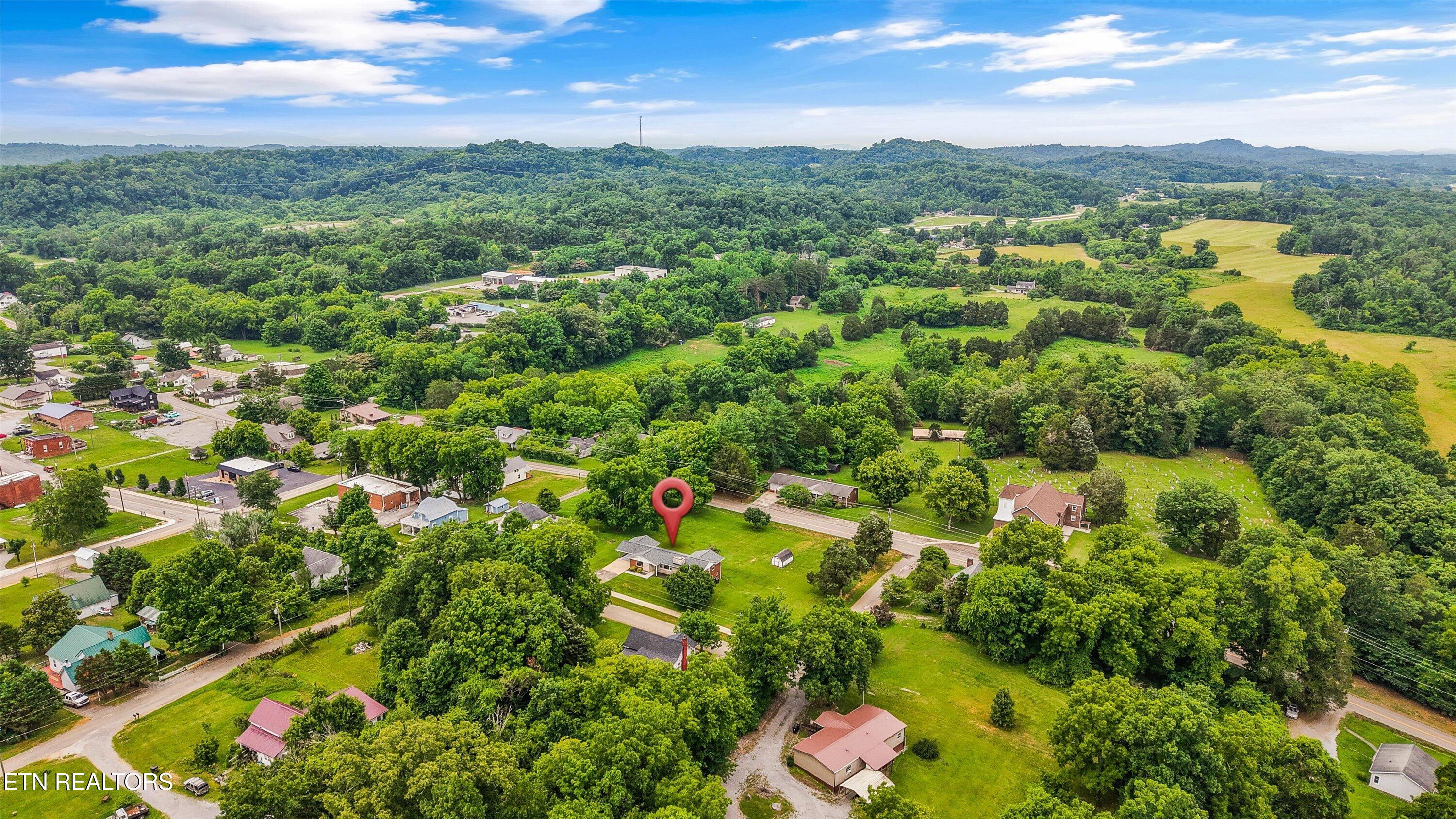 407 W College Avenue Friendsville TN 37737