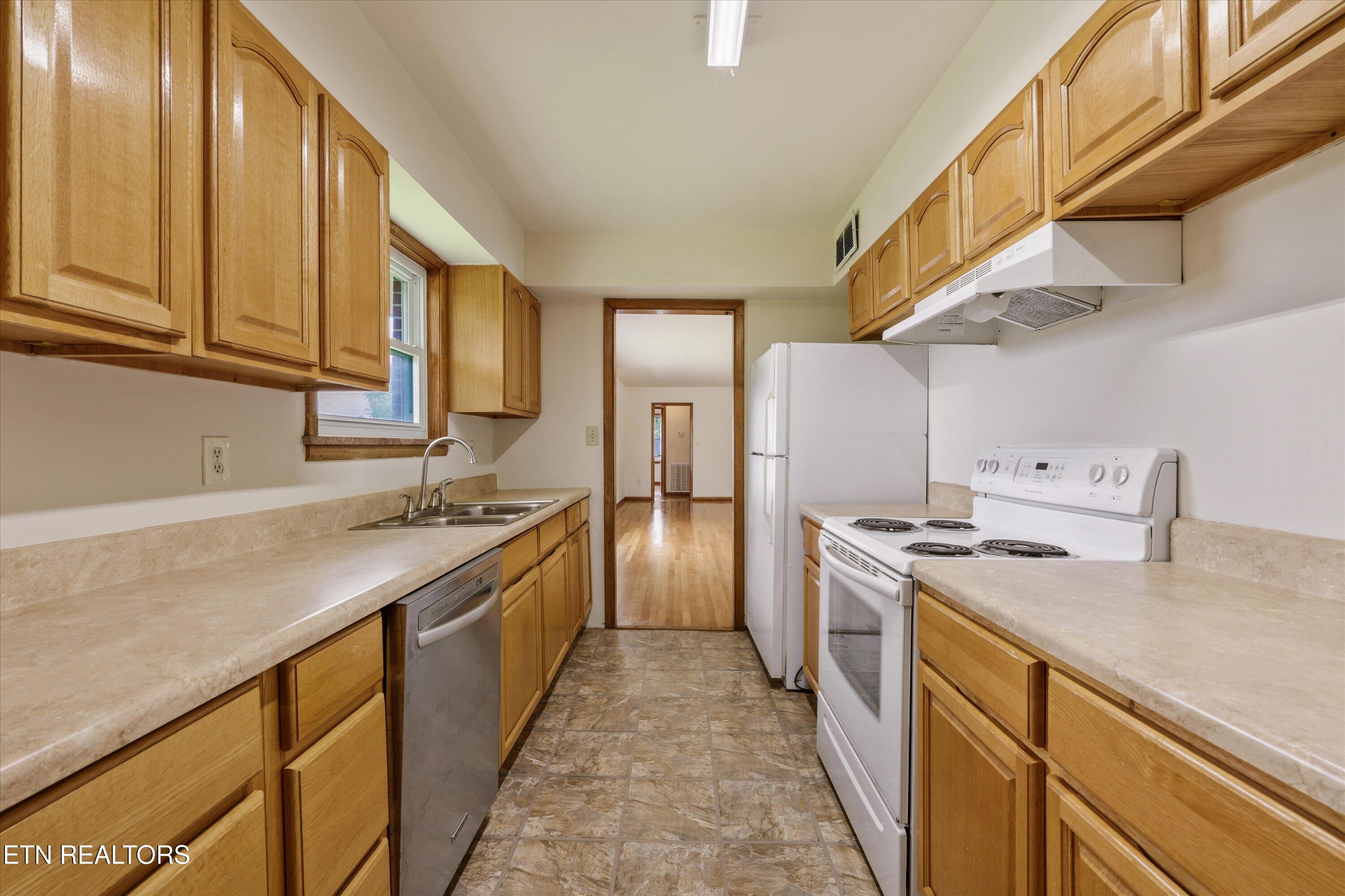 407 W College Avenue Friendsville TN 37737