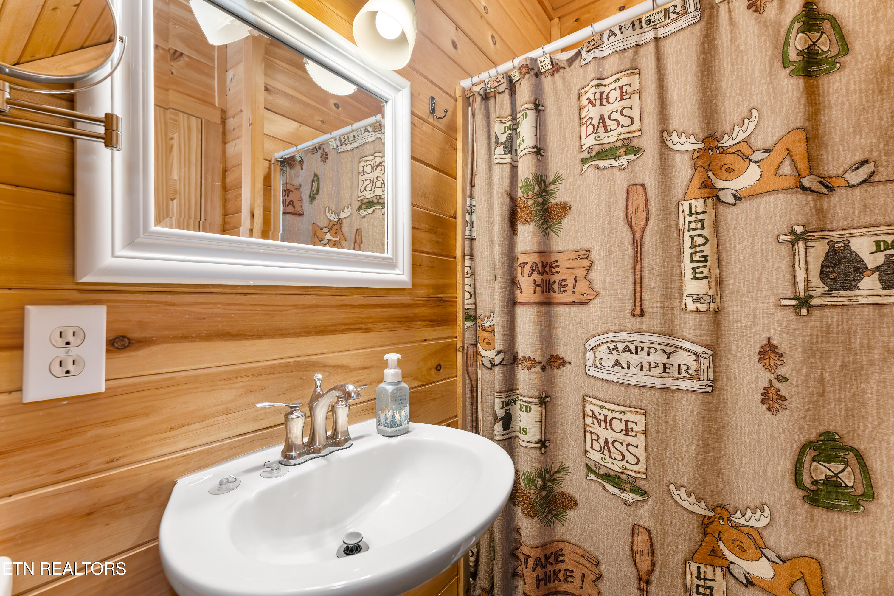 1074 Willard Way Sevierville TN 37876