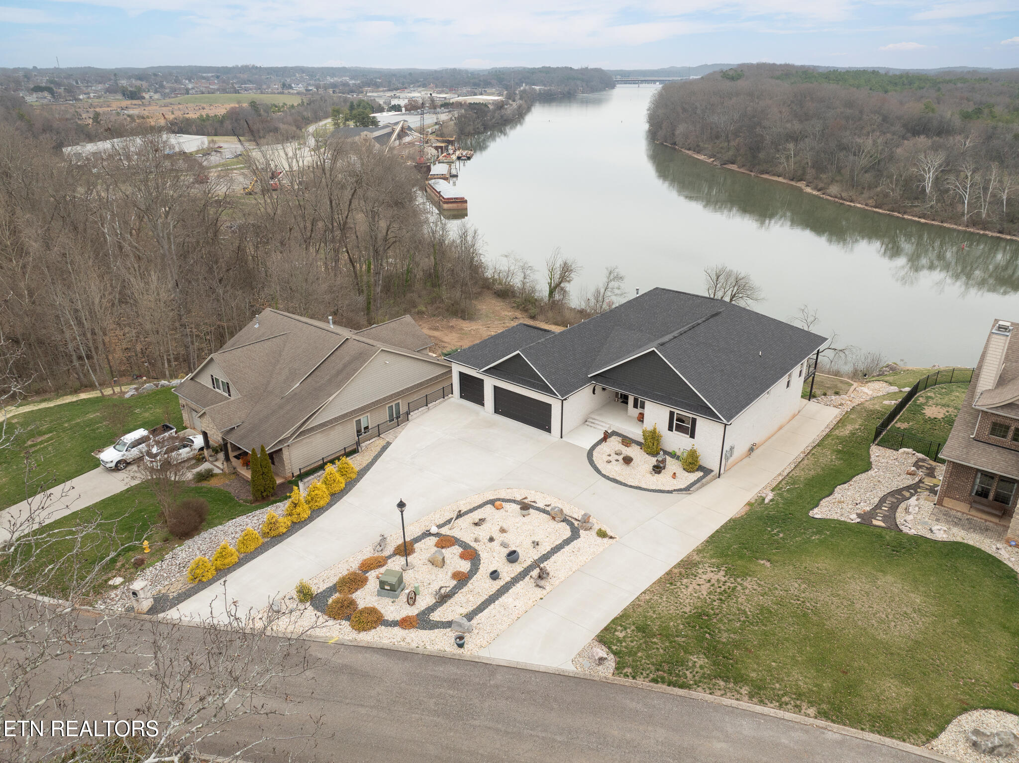 205 Waters Edge Way Lenoir City TN 37771