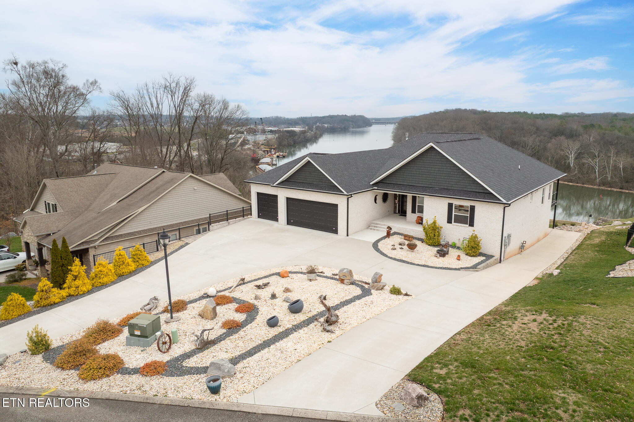 205 Waters Edge Way Lenoir City TN 37771