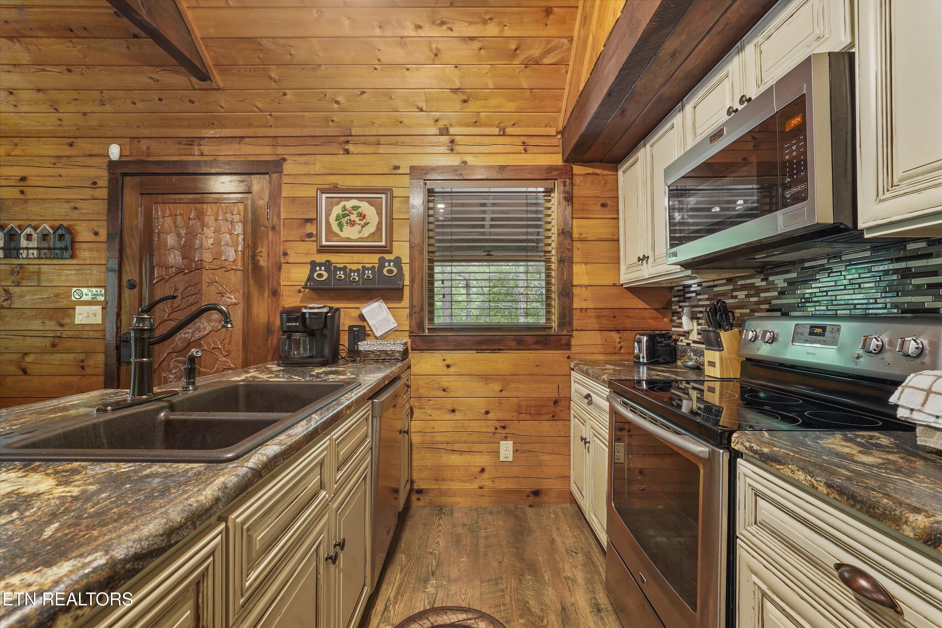 2308 Hidden Mountain Road Sevierville TN 37876