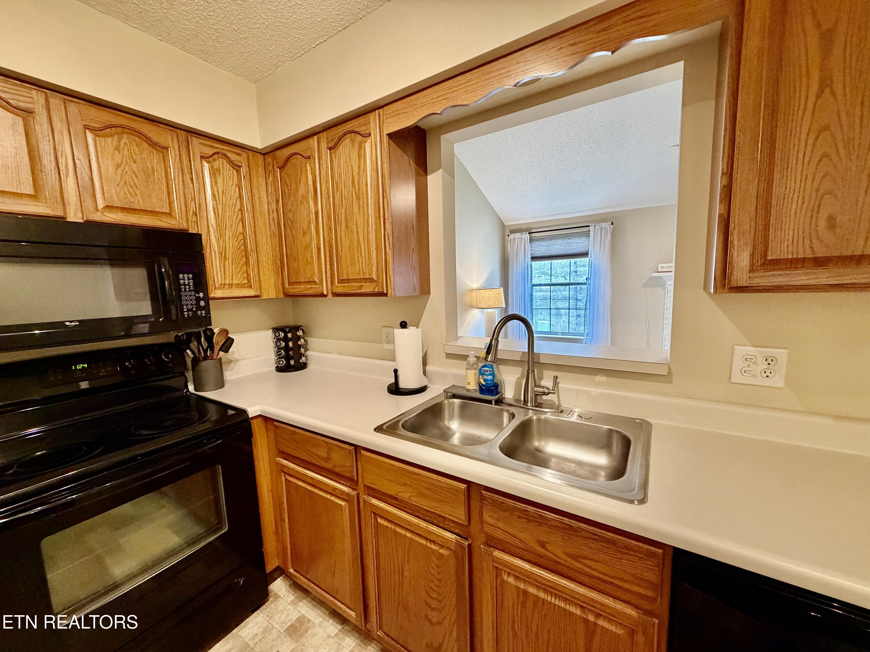 8045 Stablegate Way Powell TN 37849