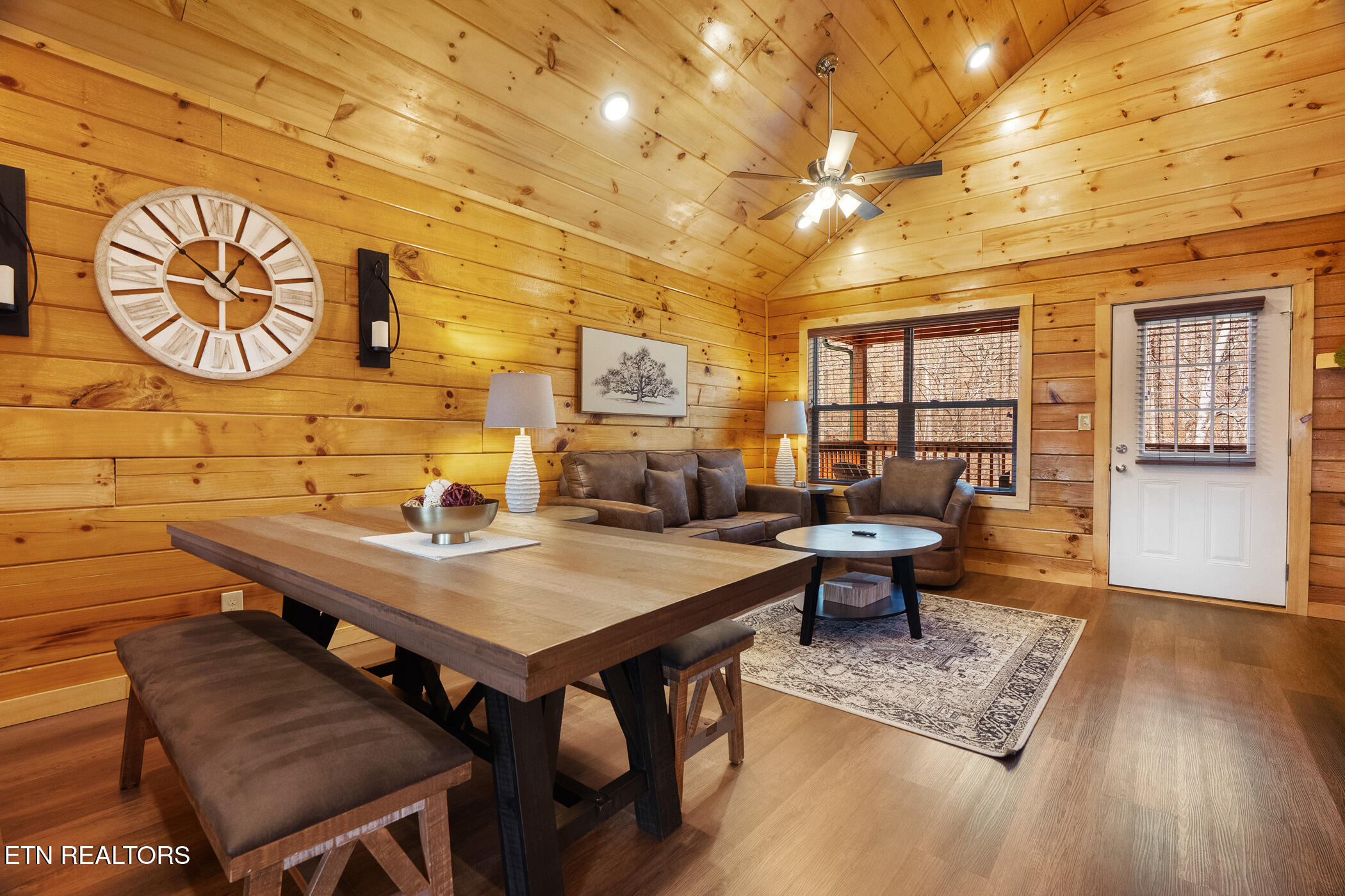 804 String Run Way Pigeon Forge TN 37863