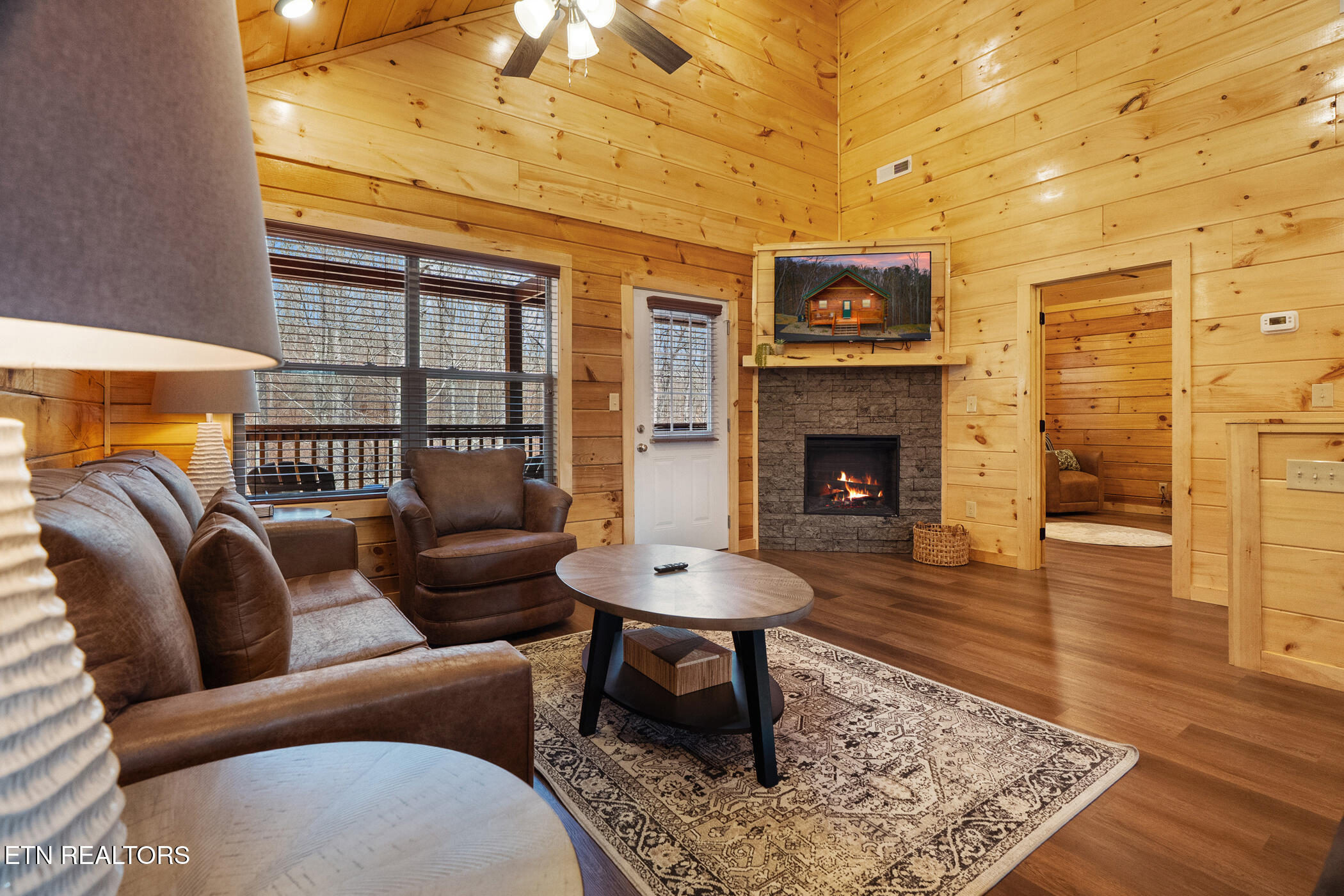 804 String Run Way Pigeon Forge TN 37863