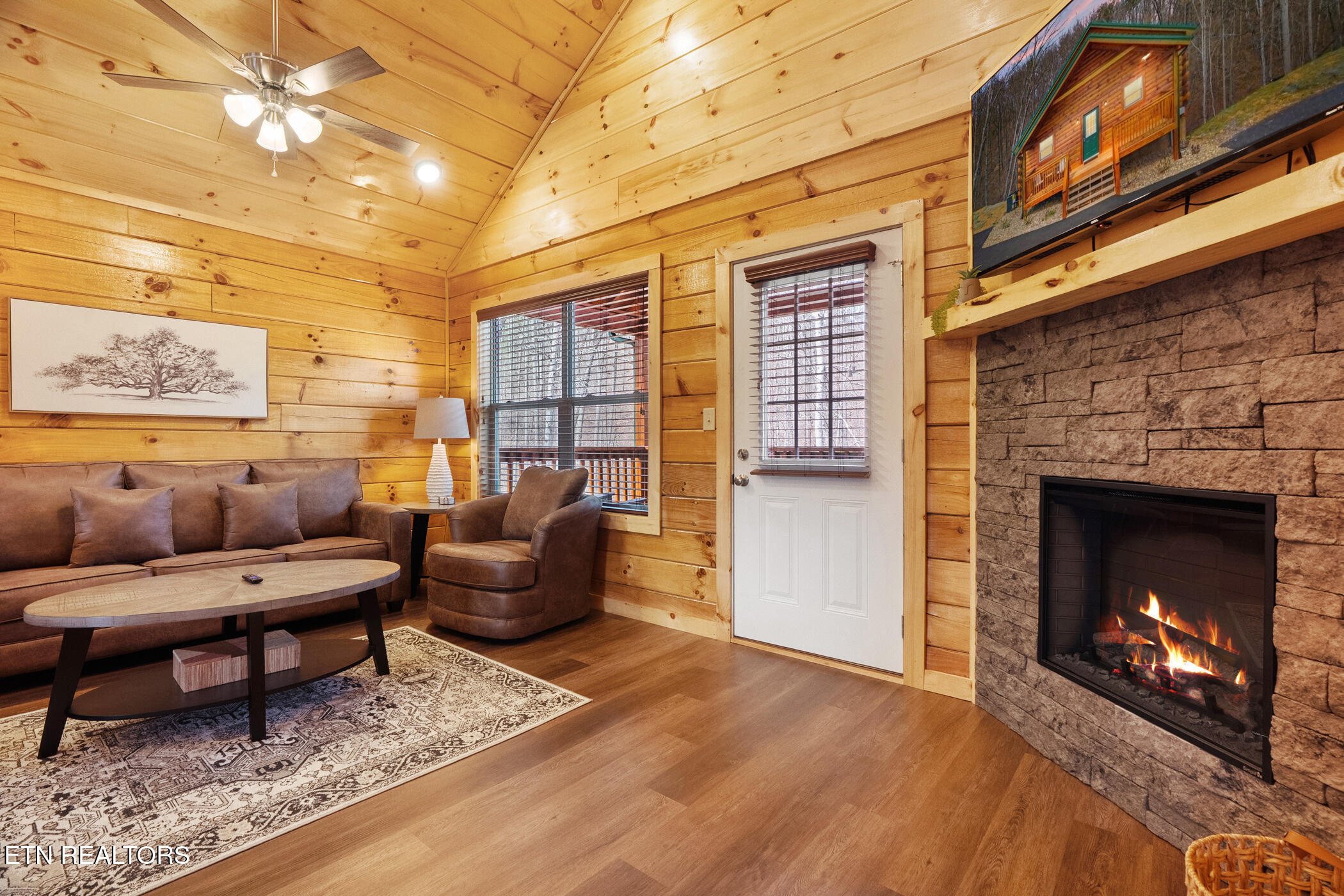 804 String Run Way Pigeon Forge TN 37863