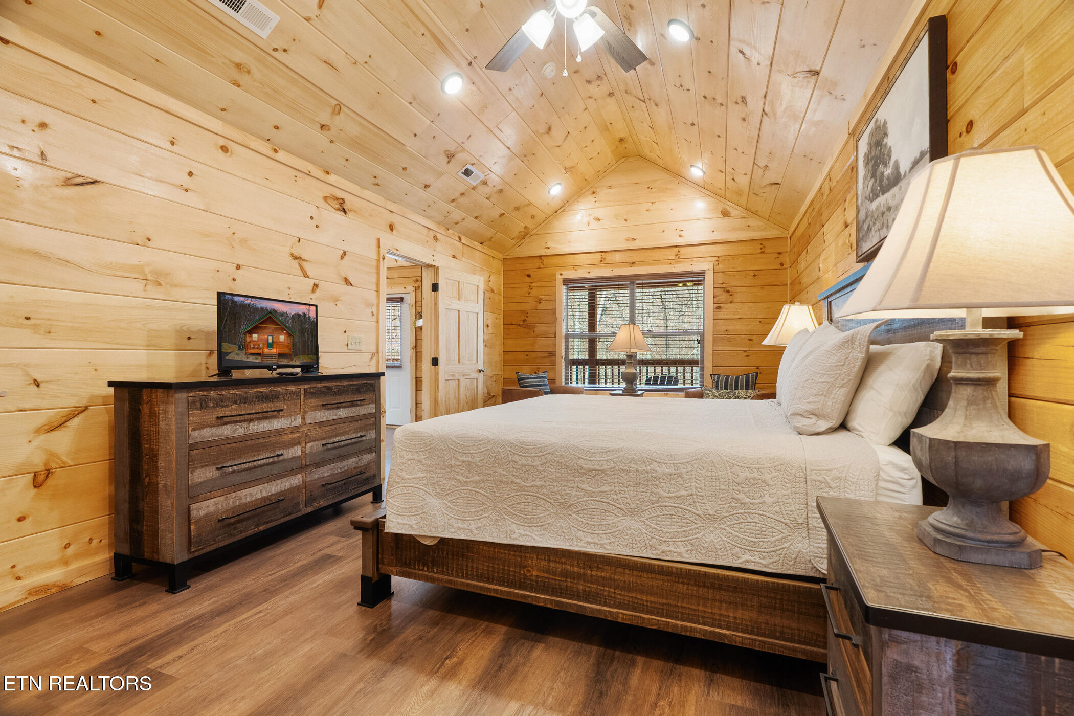 804 String Run Way Pigeon Forge TN 37863