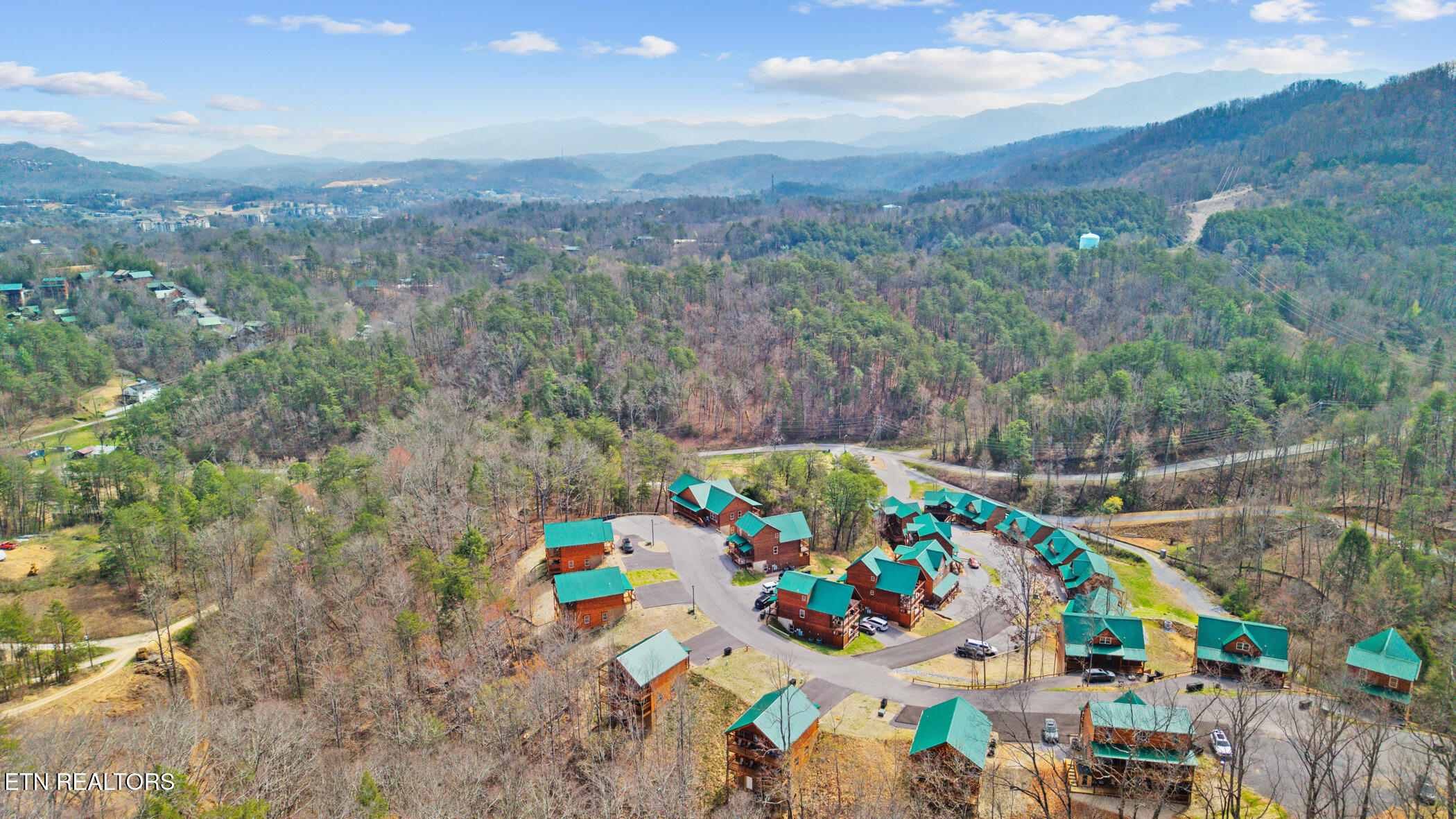 804 String Run Way Pigeon Forge TN 37863
