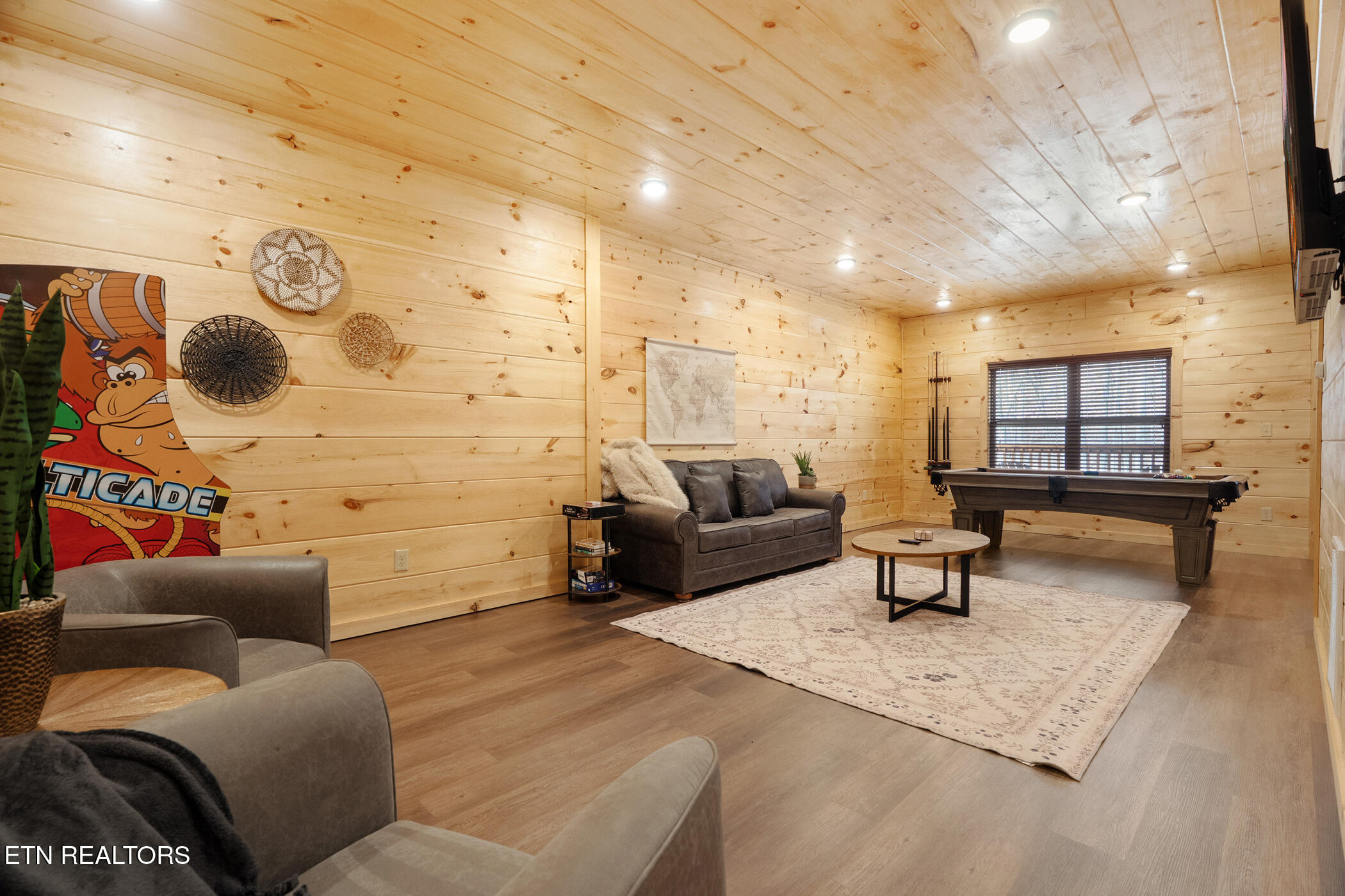 804 String Run Way Pigeon Forge TN 37863
