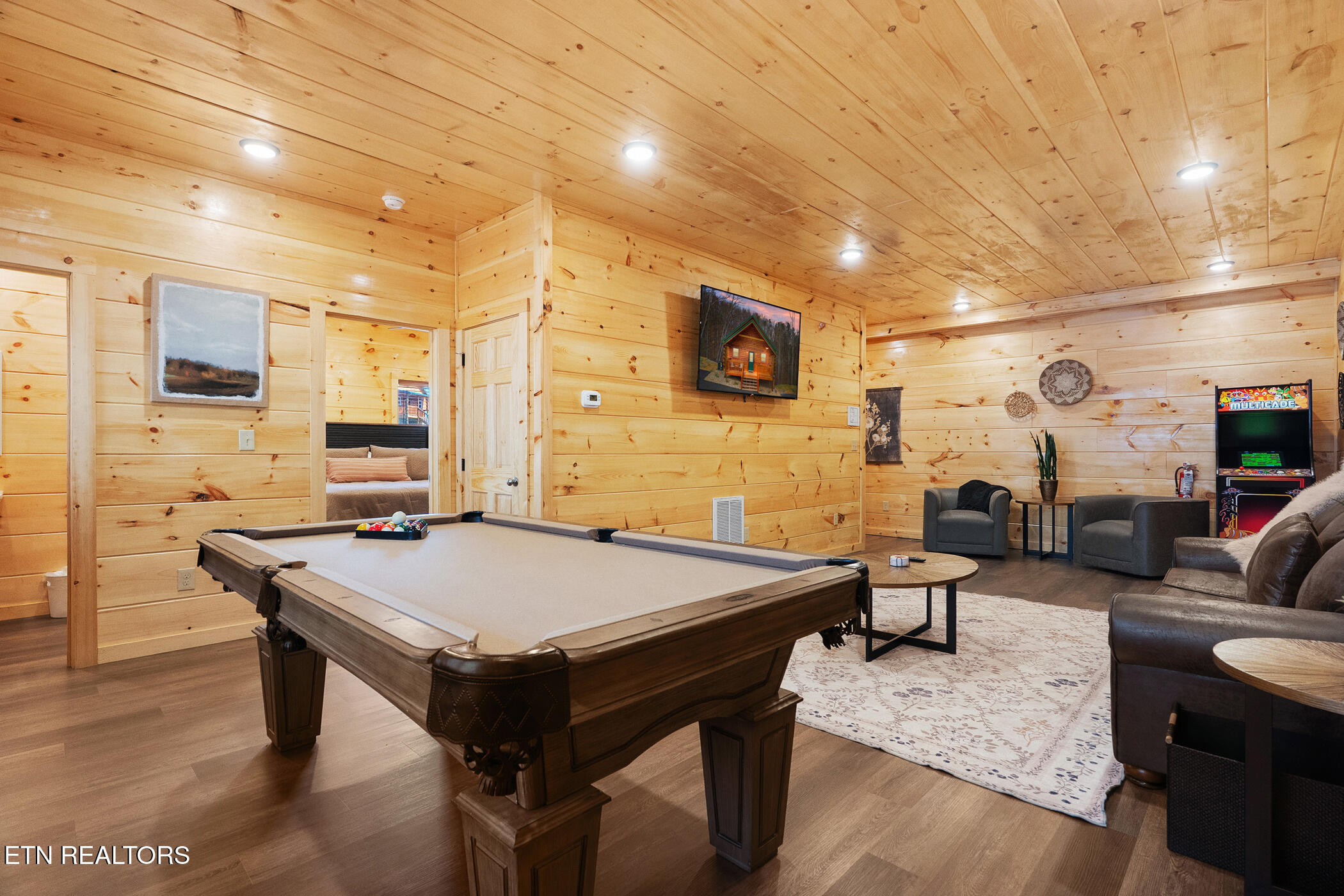 804 String Run Way Pigeon Forge TN 37863