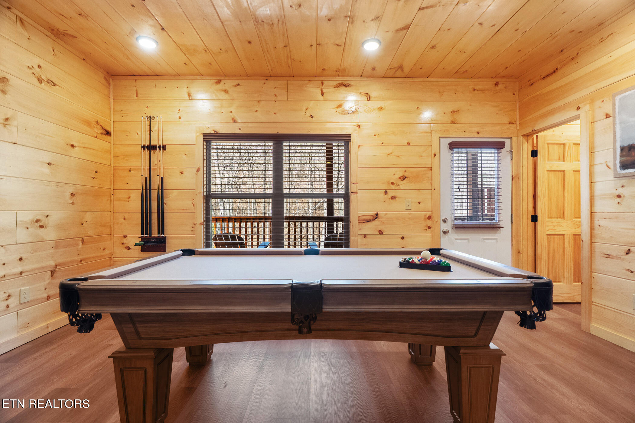 804 String Run Way Pigeon Forge TN 37863