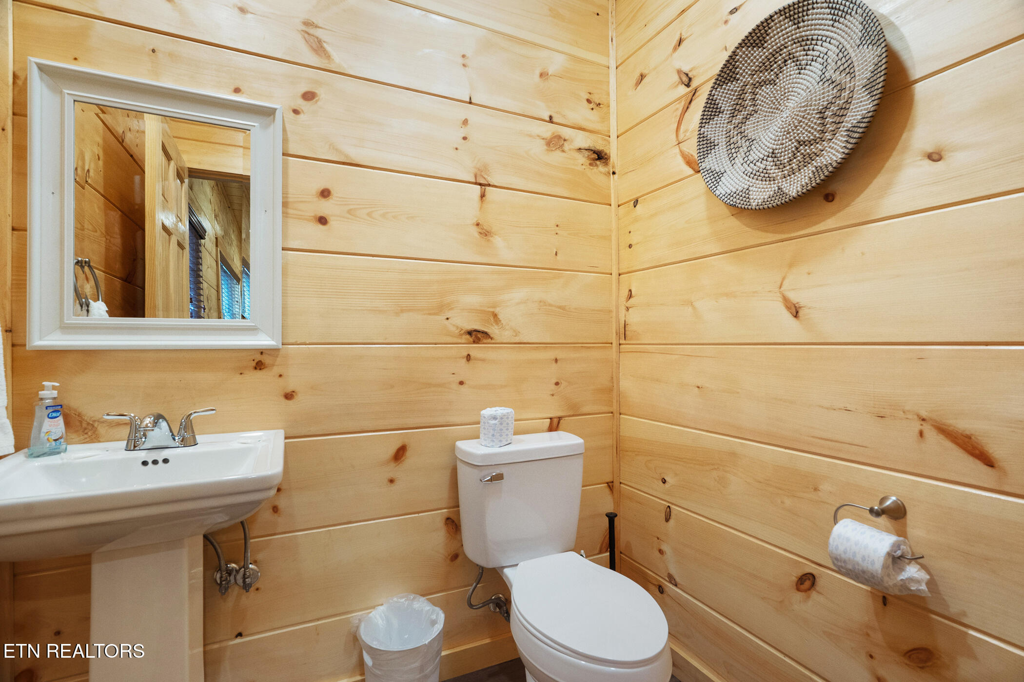 804 String Run Way Pigeon Forge TN 37863