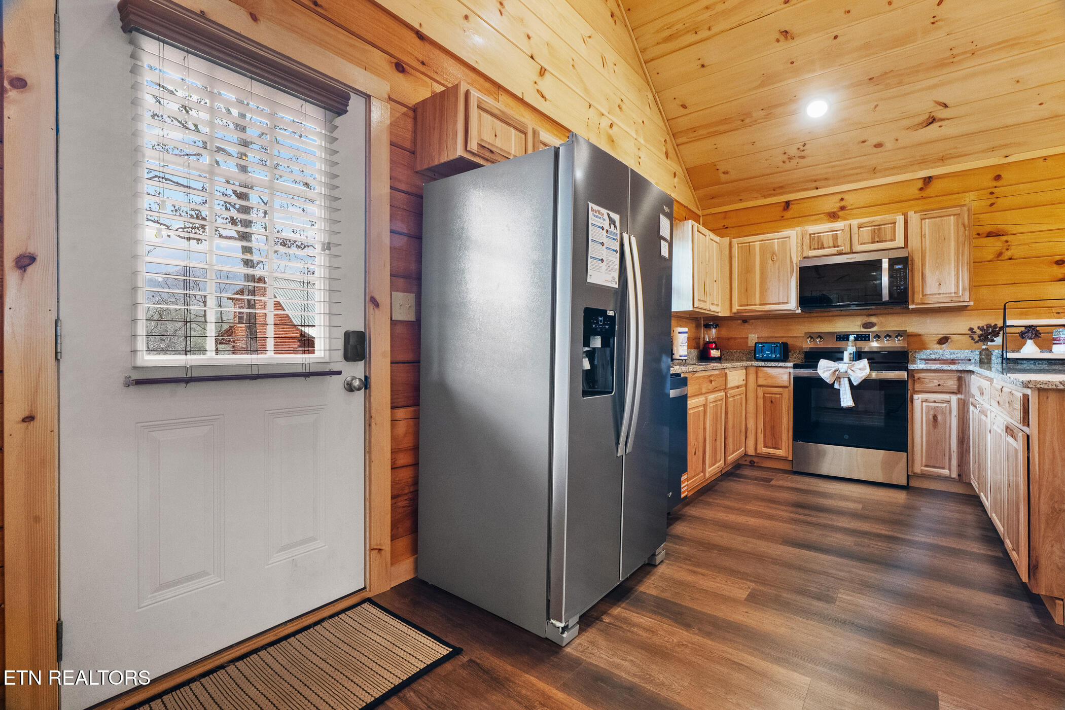 804 String Run Way Pigeon Forge TN 37863
