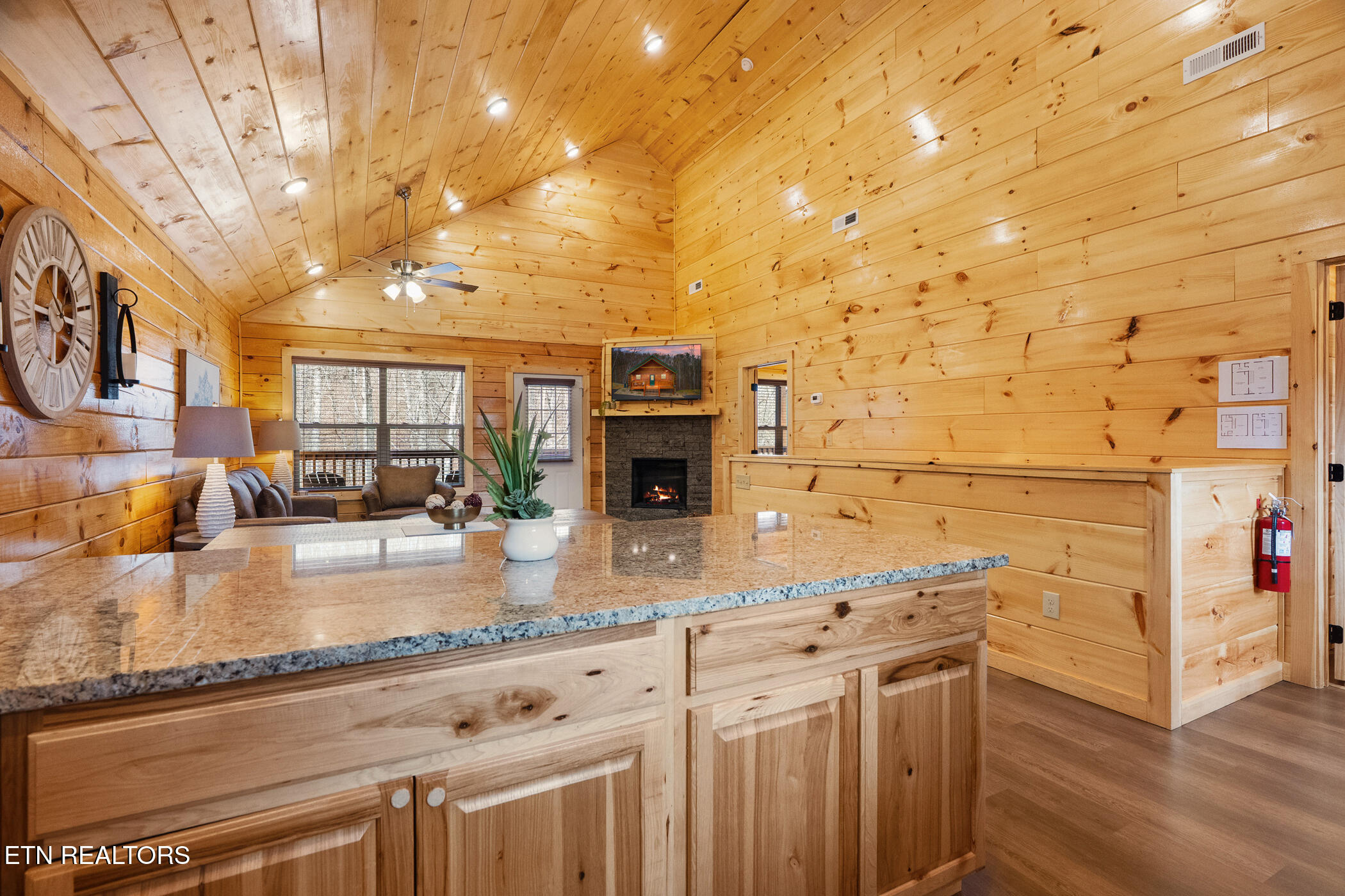 804 String Run Way Pigeon Forge TN 37863