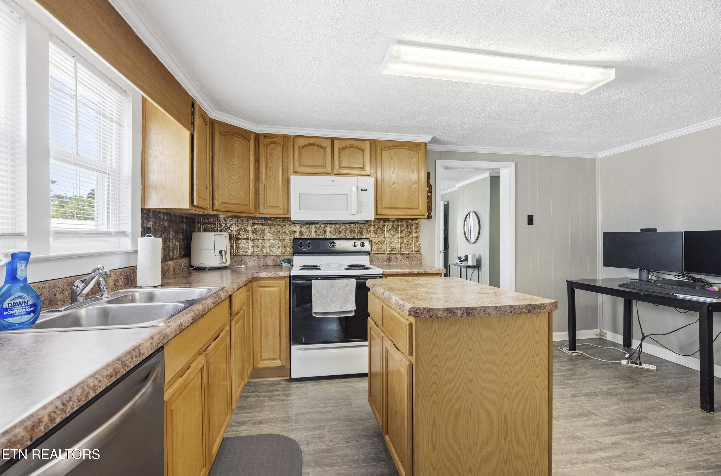 613 Fowler Street Clinton TN 37716