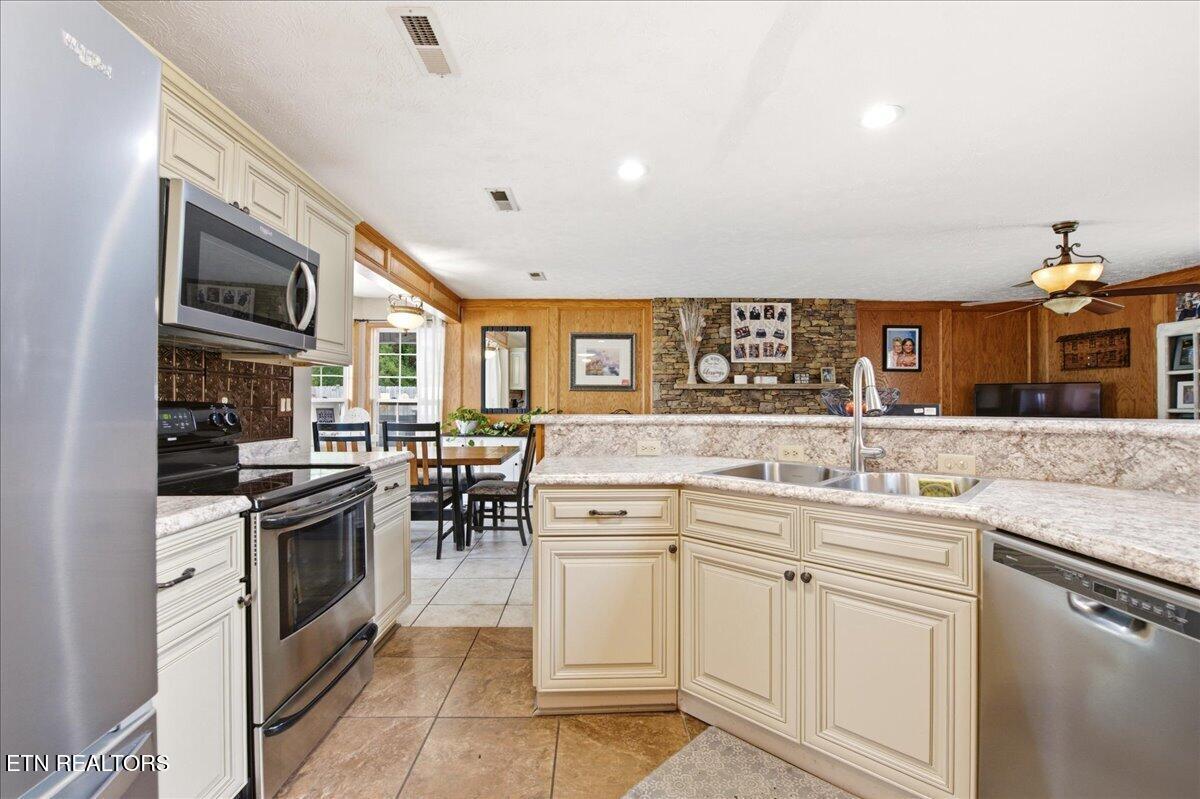 146 Crescent Lane Jacksboro TN 37757