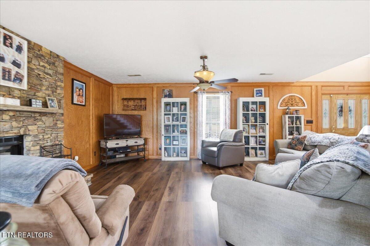 146 Crescent Lane Jacksboro TN 37757