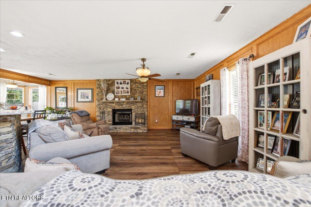 146 Crescent Lane Jacksboro TN 37757