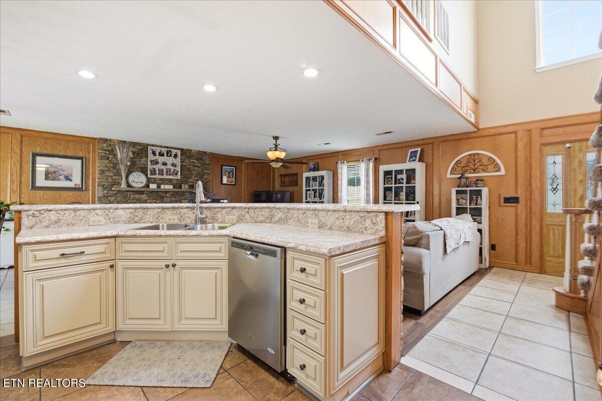 146 Crescent Lane Jacksboro TN 37757