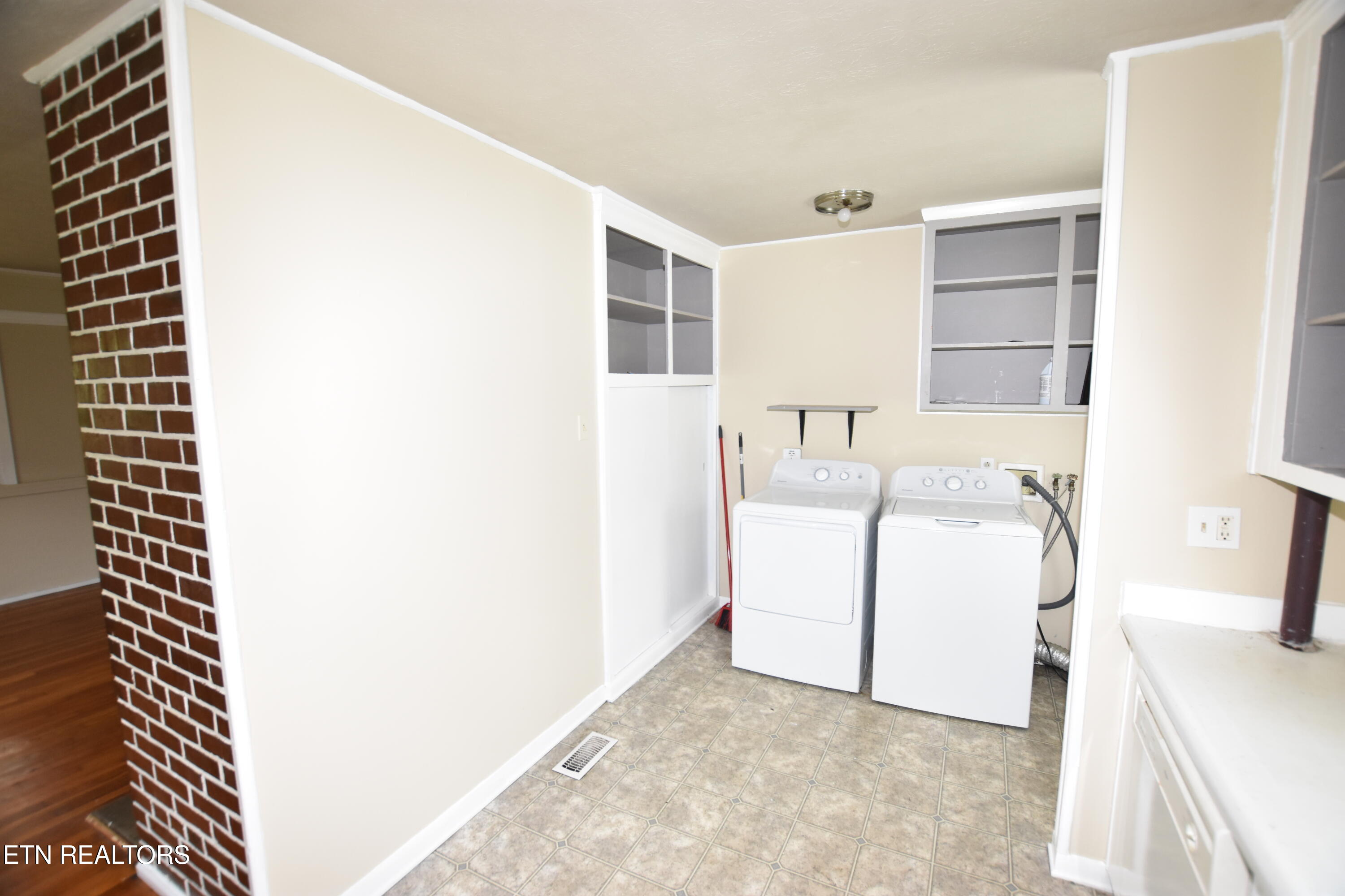 100 W Geneva Lane Oak Ridge TN 37830