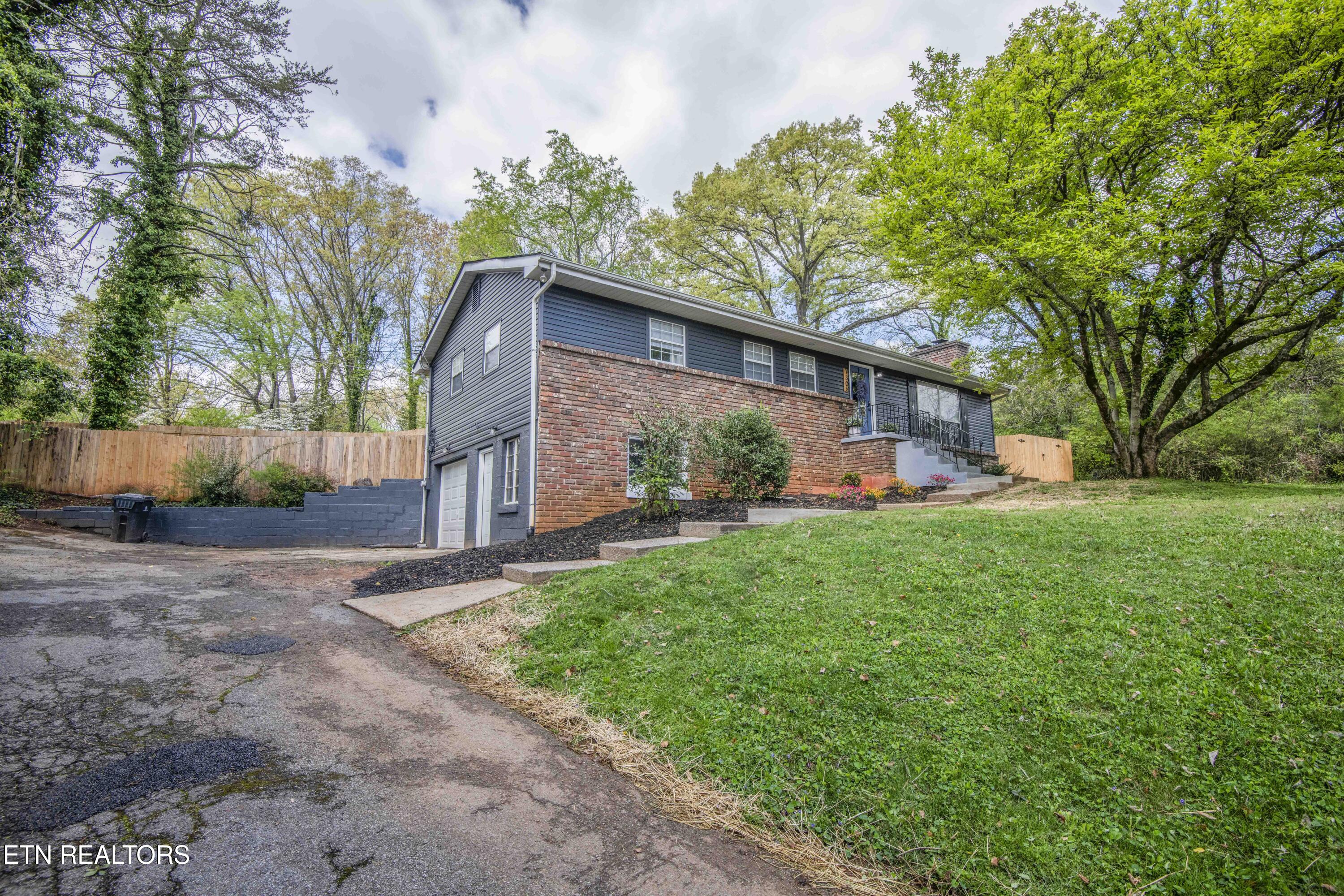 1305 Holmouth Lane Knoxville TN 37914