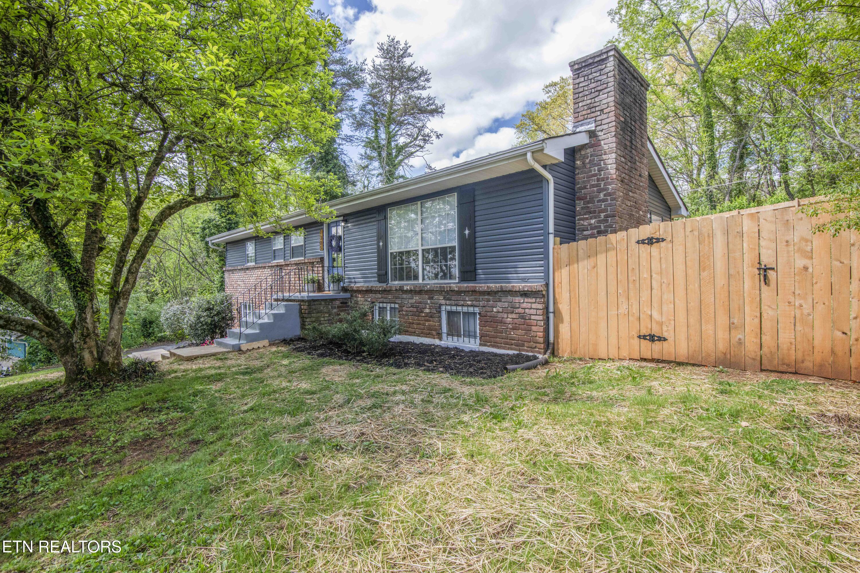 1305 Holmouth Lane Knoxville TN 37914