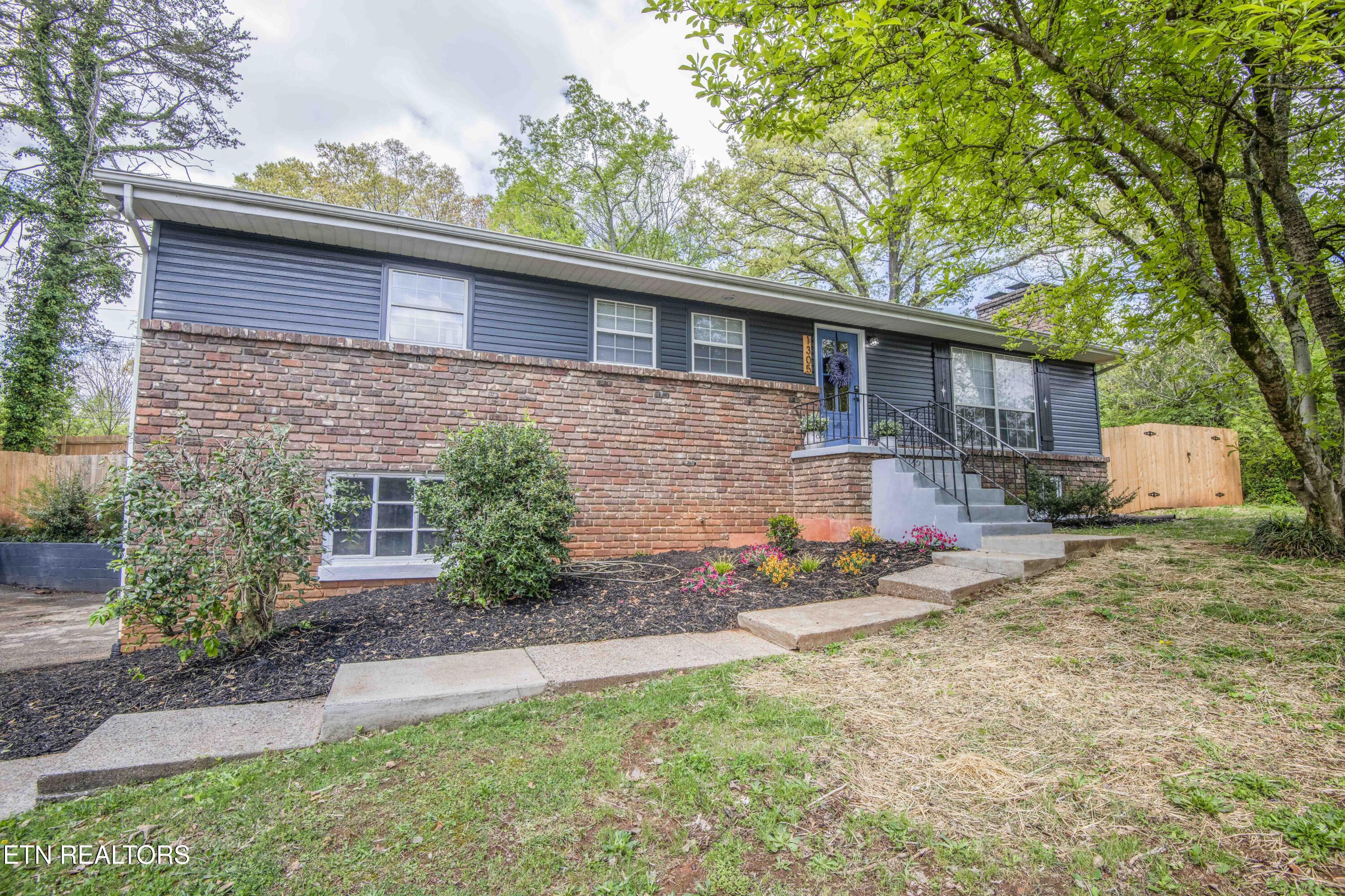 1305 Holmouth Lane Knoxville TN 37914