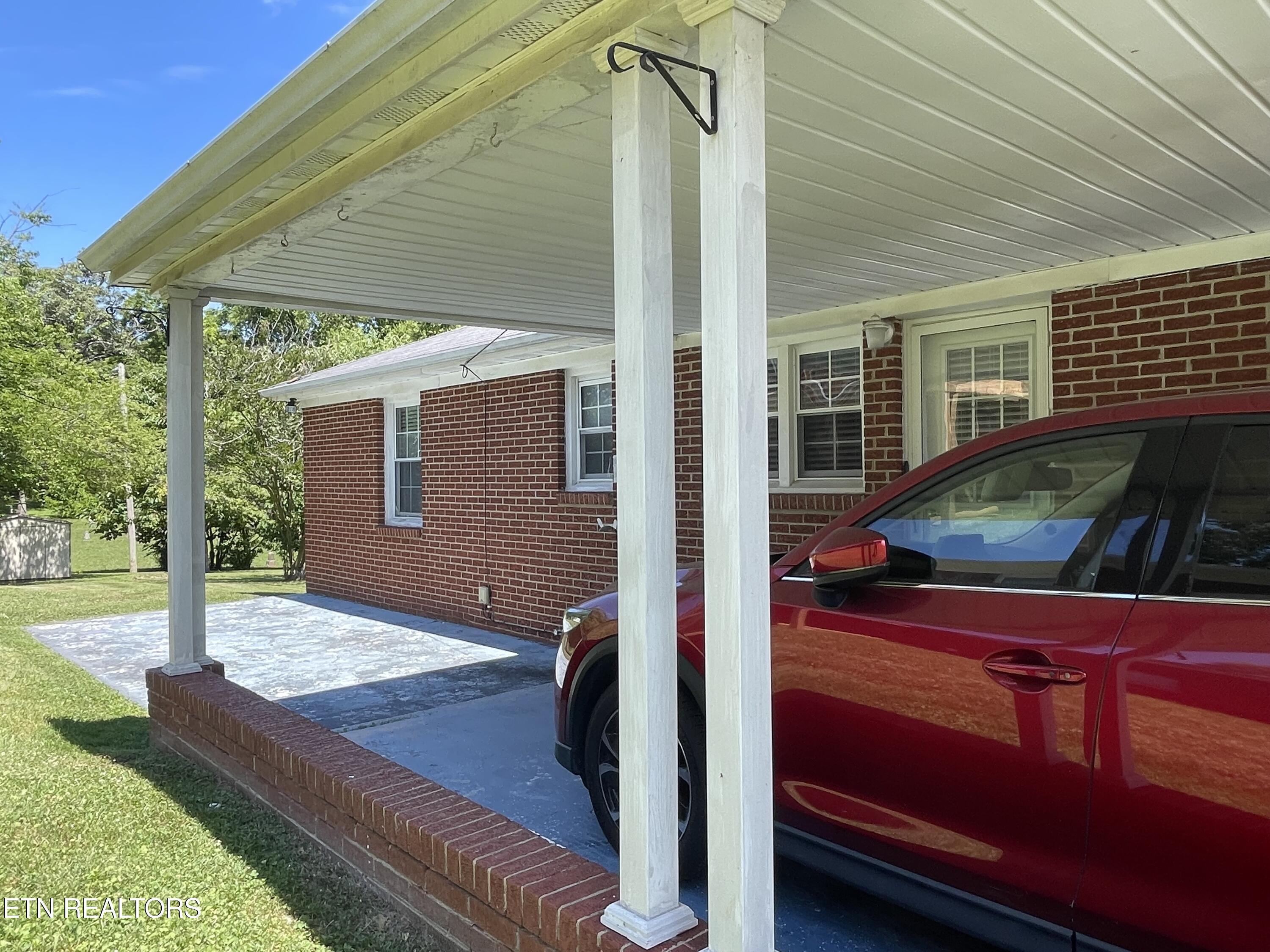 217 W Hicks Street Clinton TN 37716