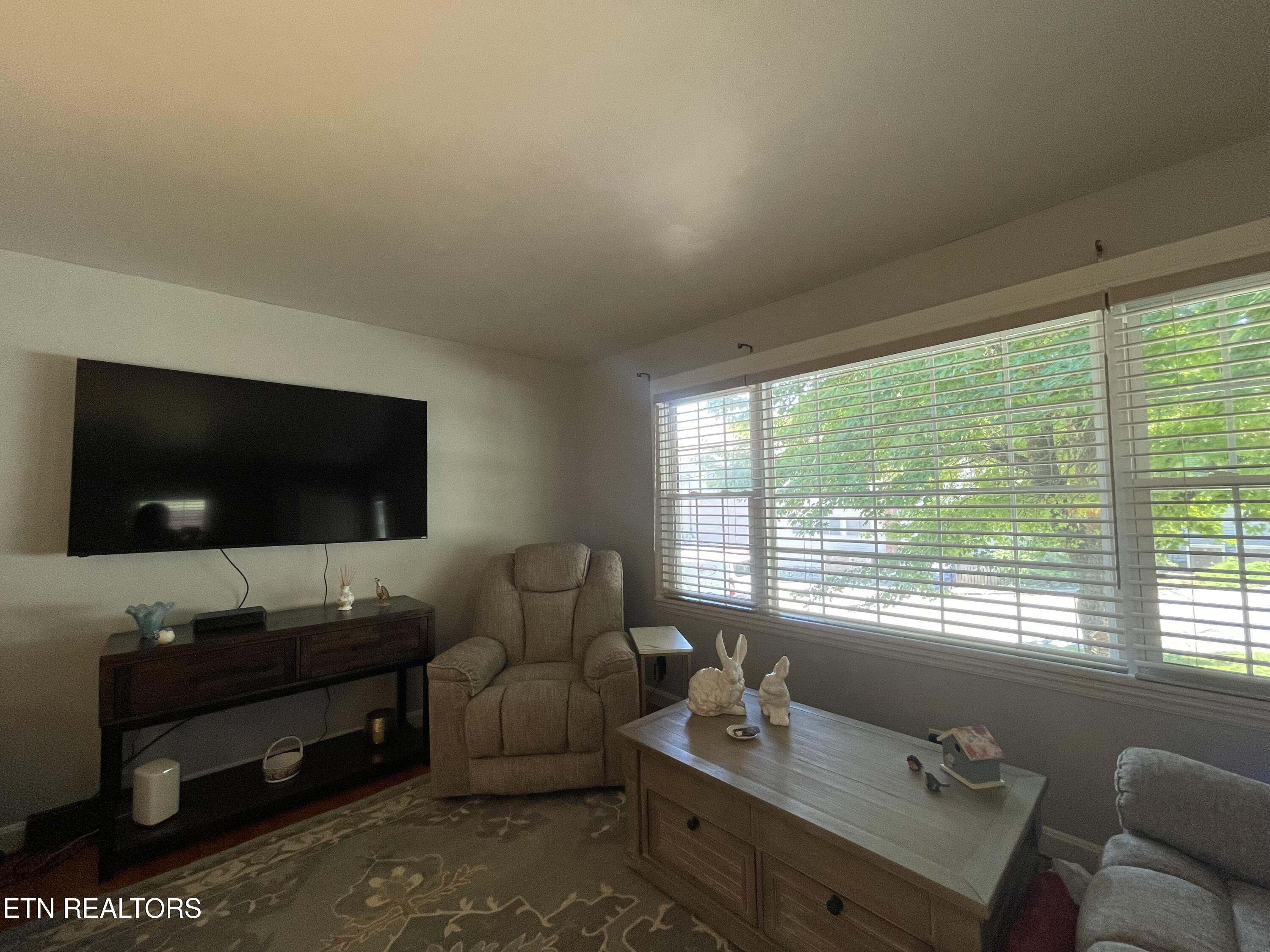 217 W Hicks Street Clinton TN 37716