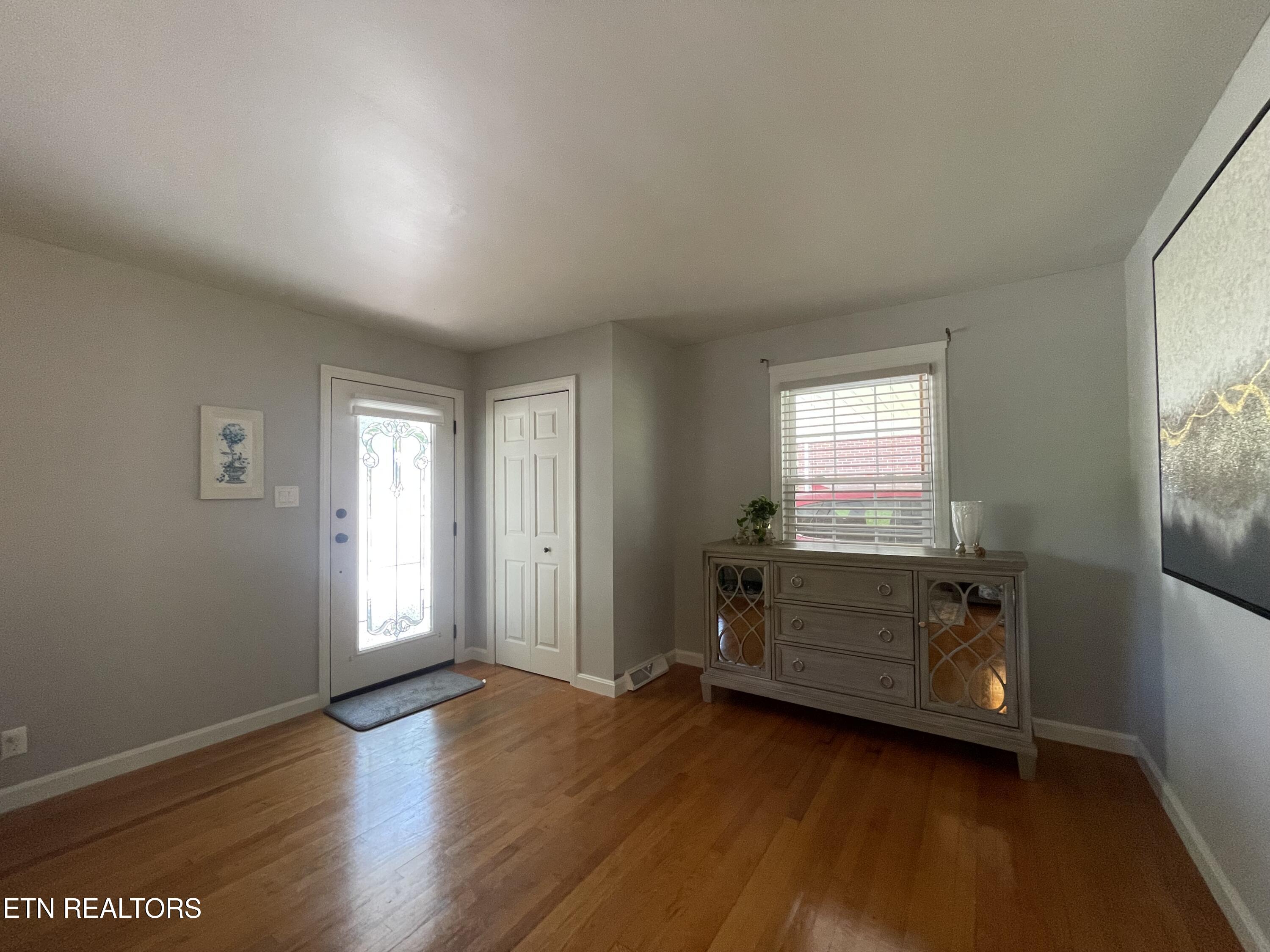 217 W Hicks Street Clinton TN 37716