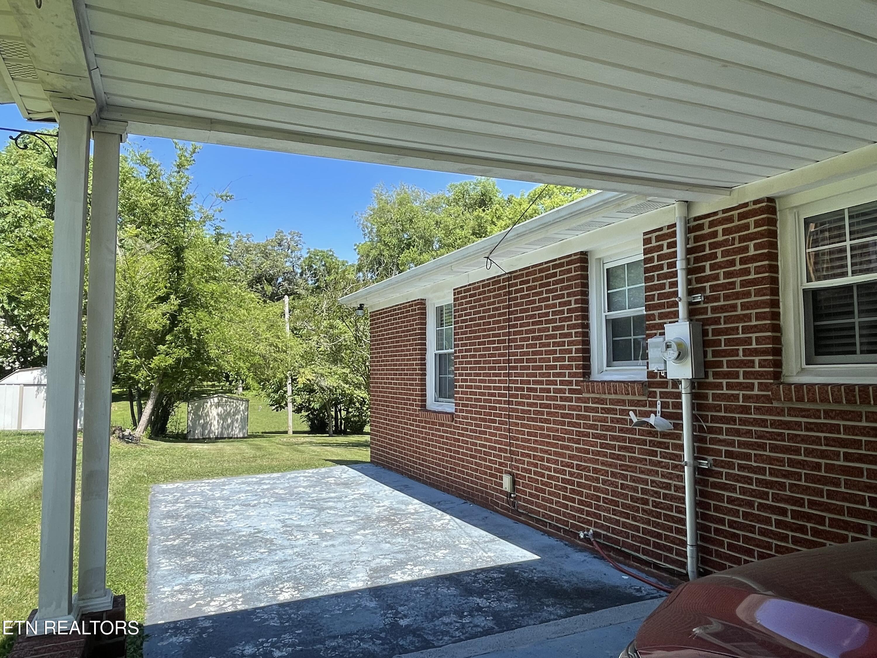 217 W Hicks Street Clinton TN 37716