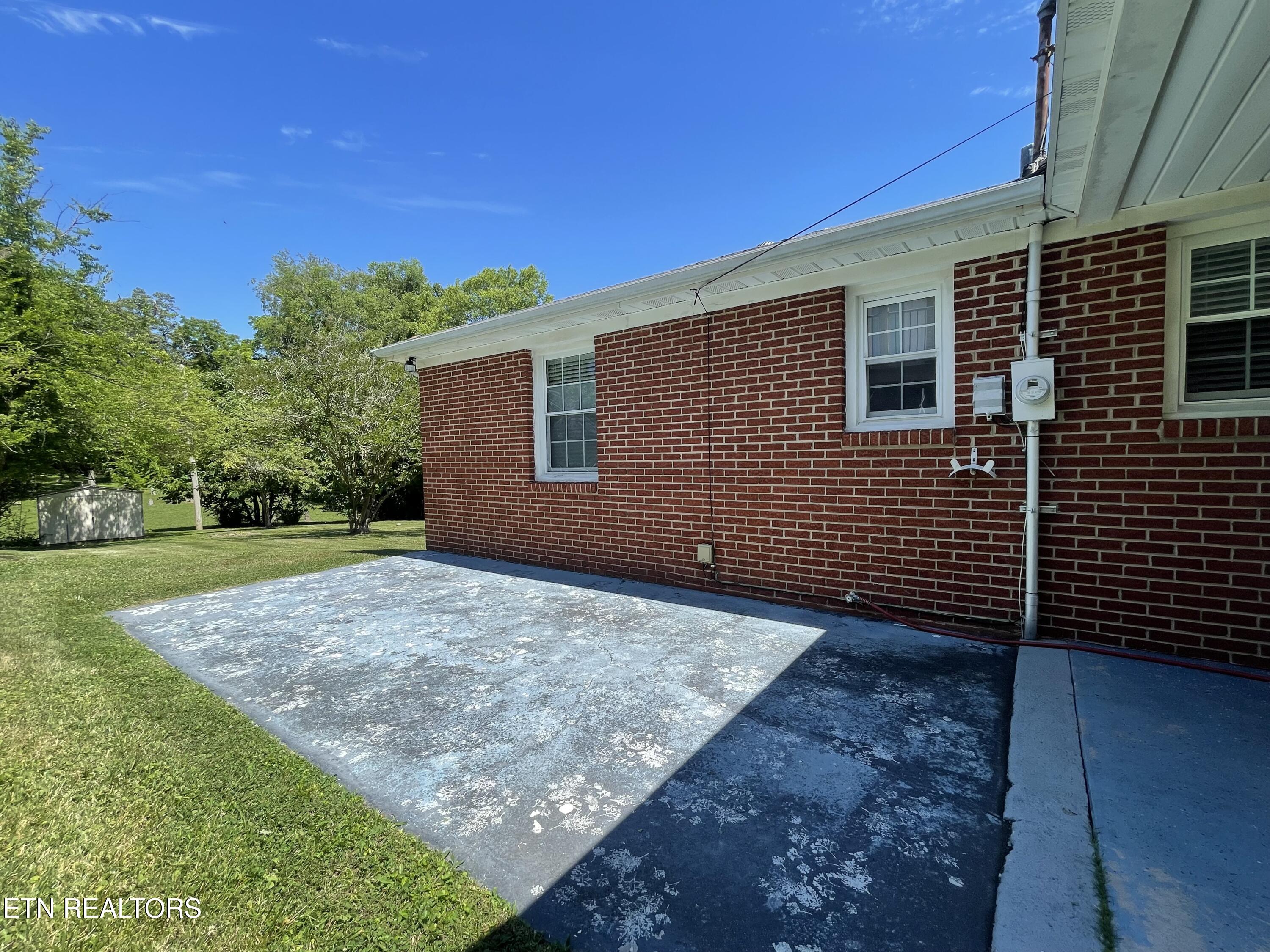 217 W Hicks Street Clinton TN 37716