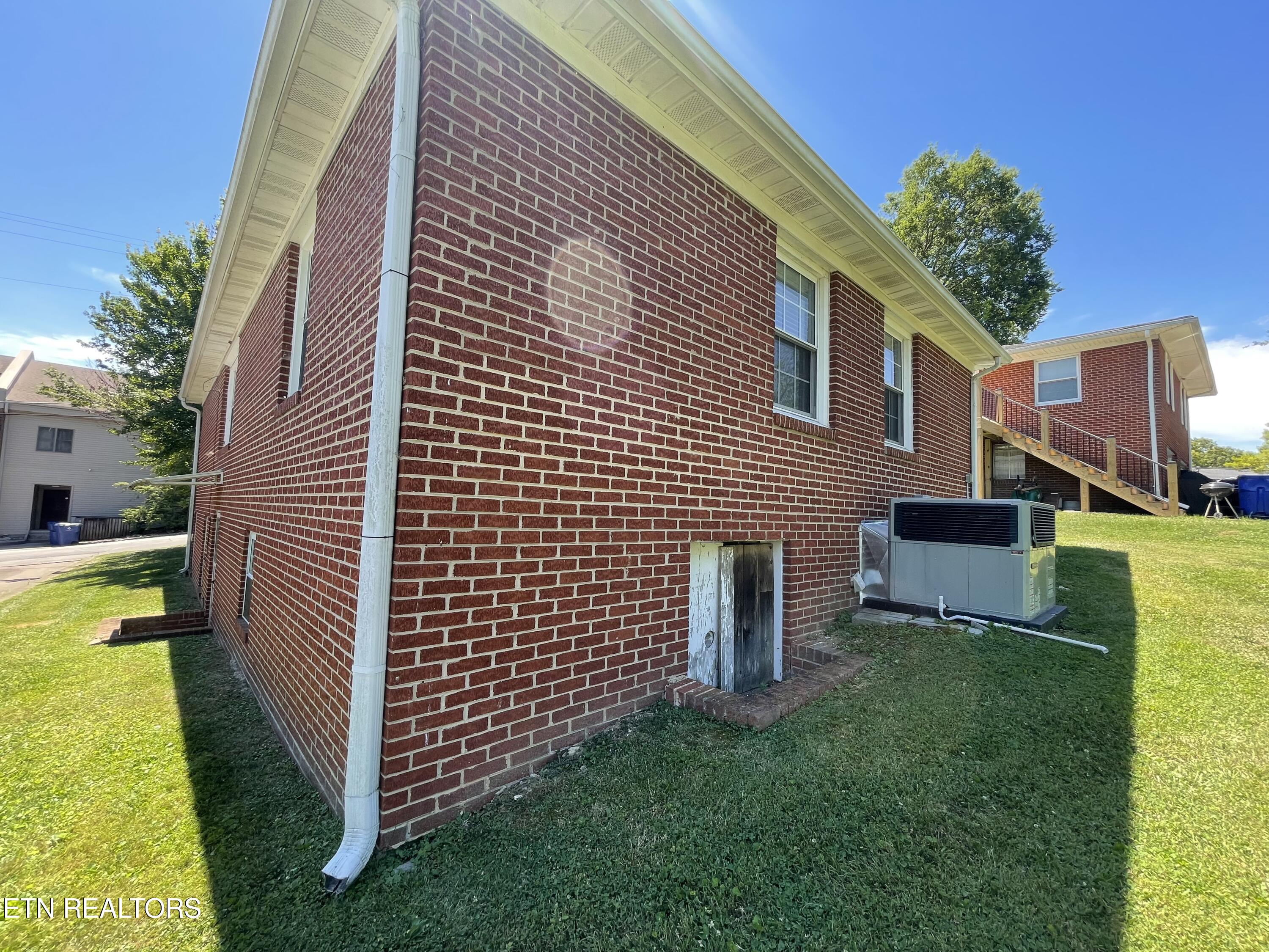 217 W Hicks Street Clinton TN 37716