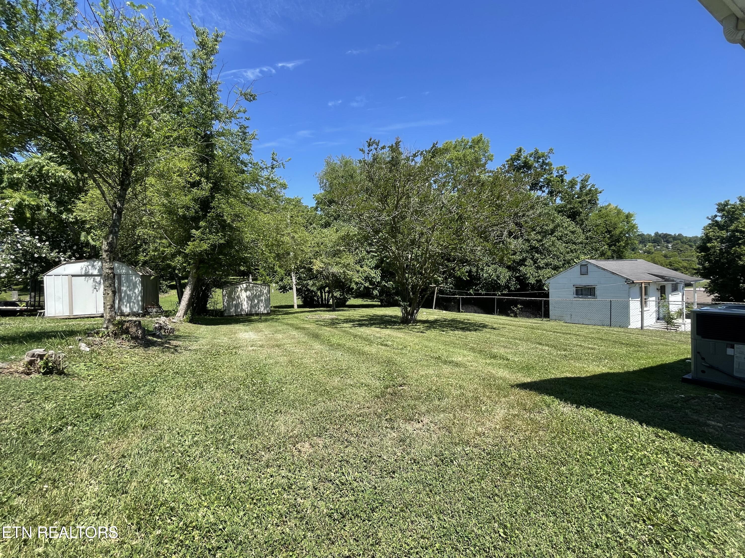 217 W Hicks Street Clinton TN 37716