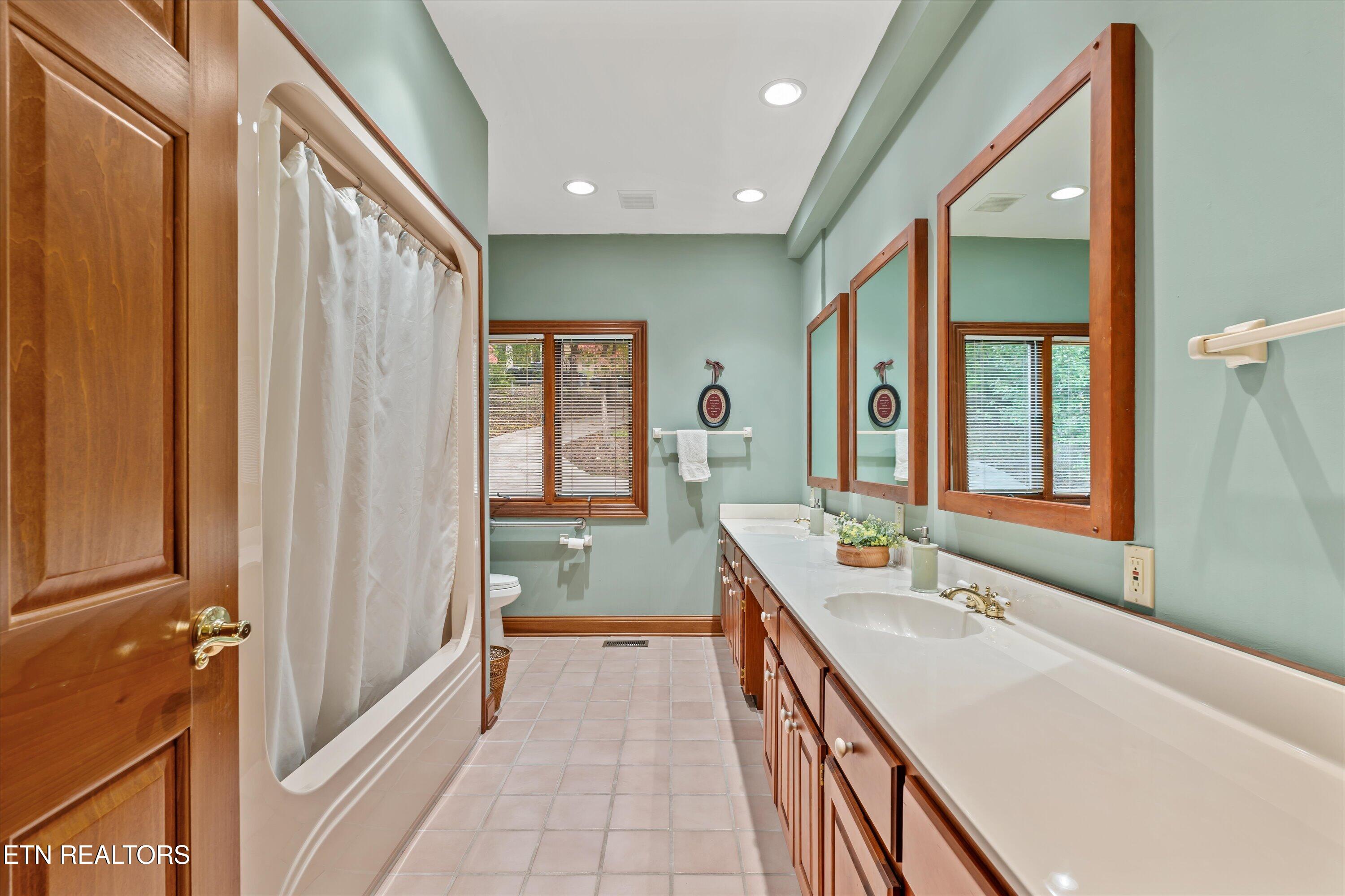 489 Fox Lake Lane Lafollette TN 37766