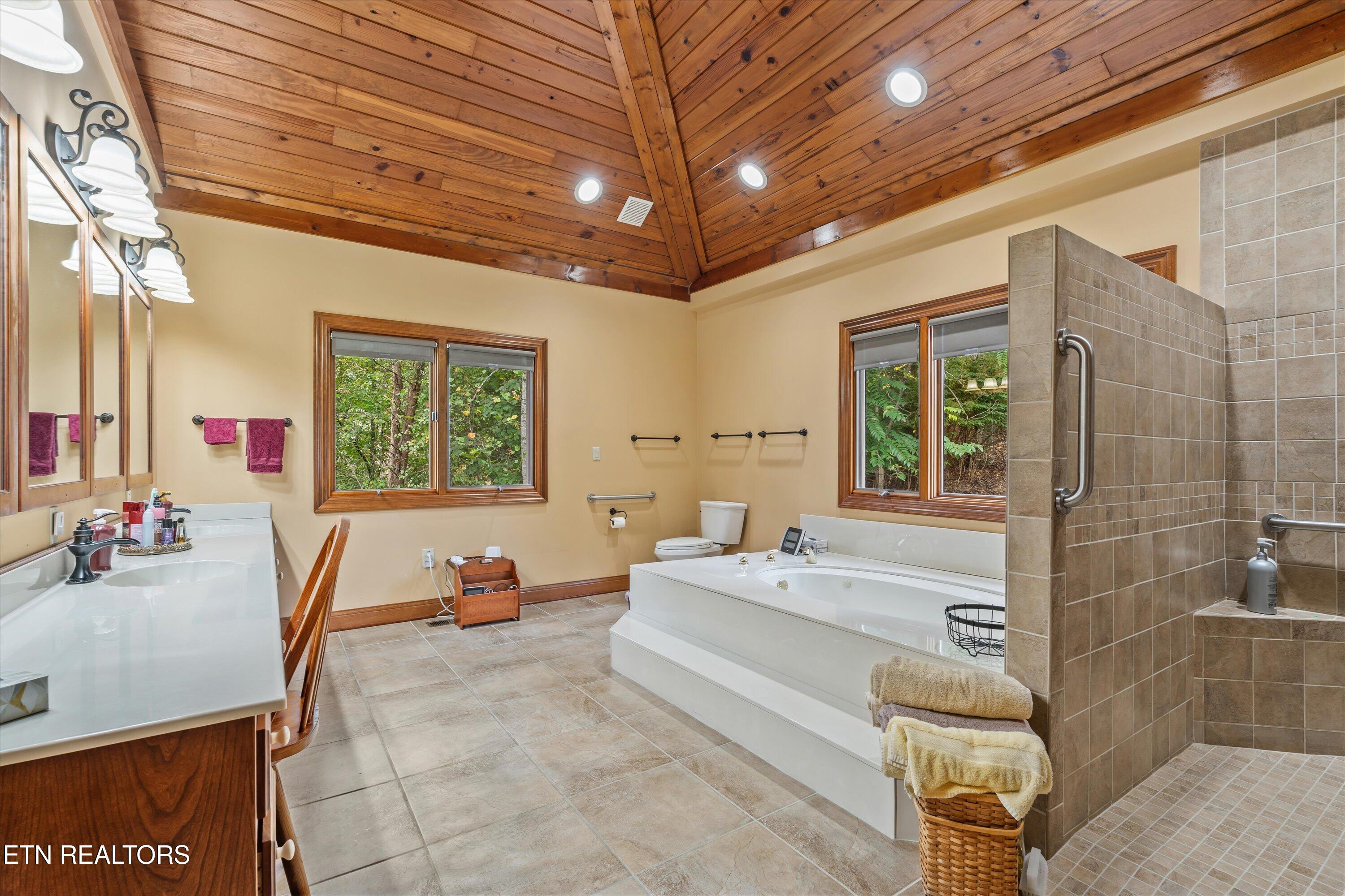 489 Fox Lake Lane Lafollette TN 37766