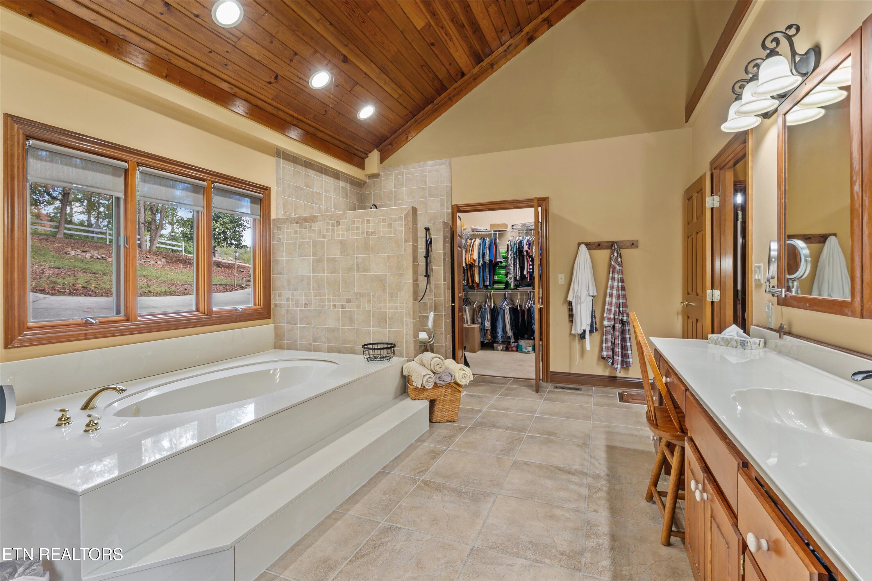 489 Fox Lake Lane Lafollette TN 37766