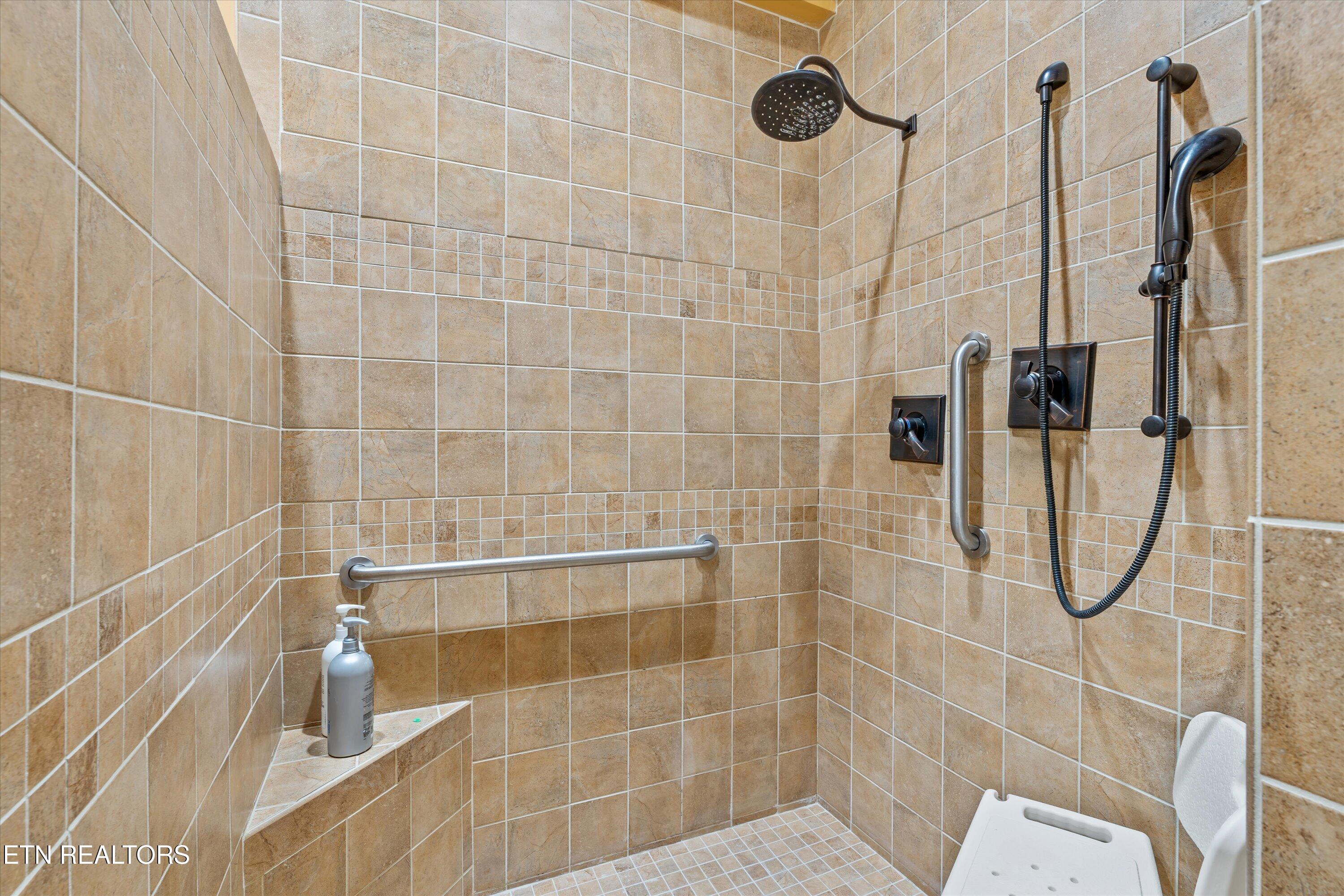 489 Fox Lake Lane Lafollette TN 37766