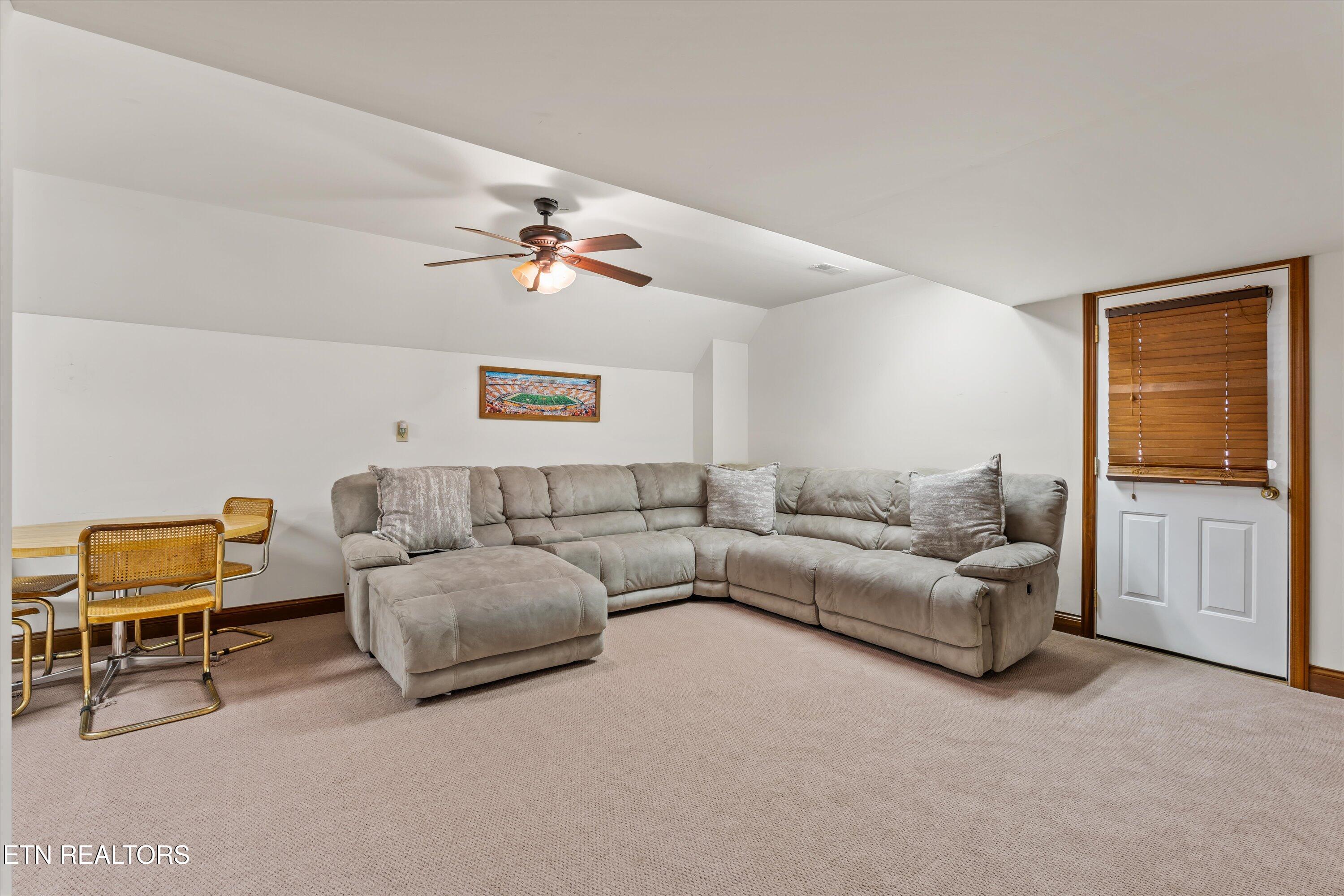 489 Fox Lake Lane Lafollette TN 37766