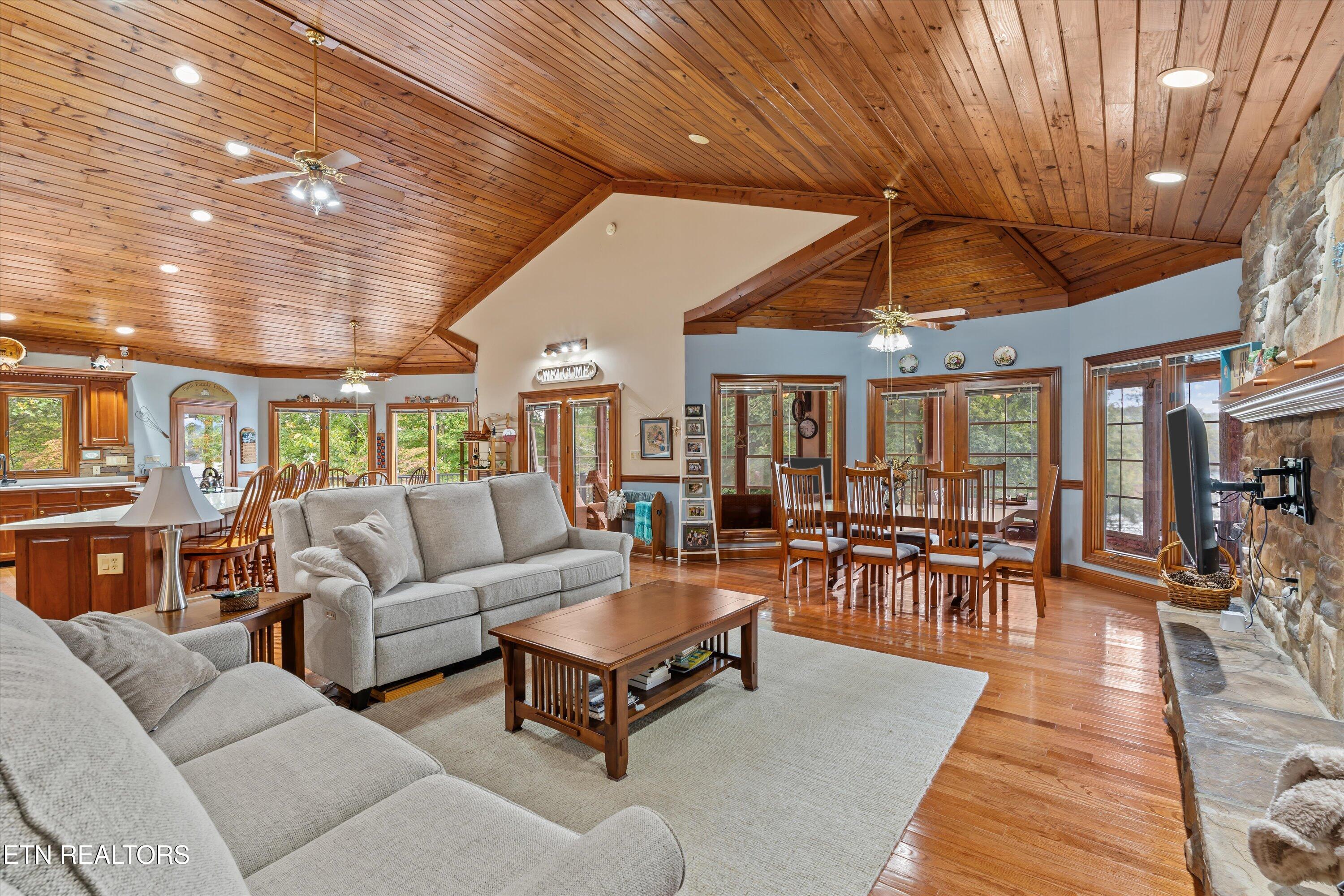 489 Fox Lake Lane Lafollette TN 37766