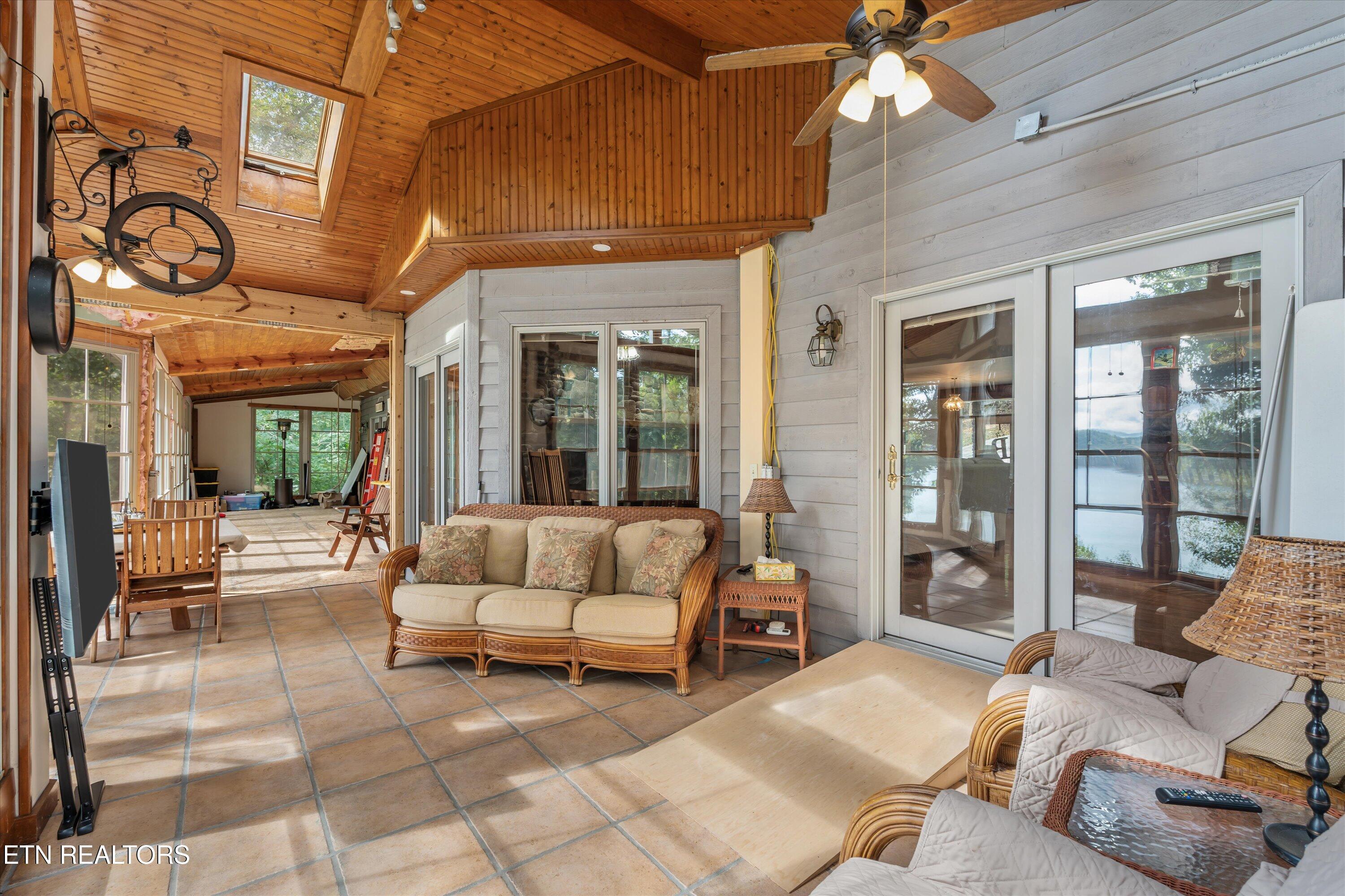 489 Fox Lake Lane Lafollette TN 37766