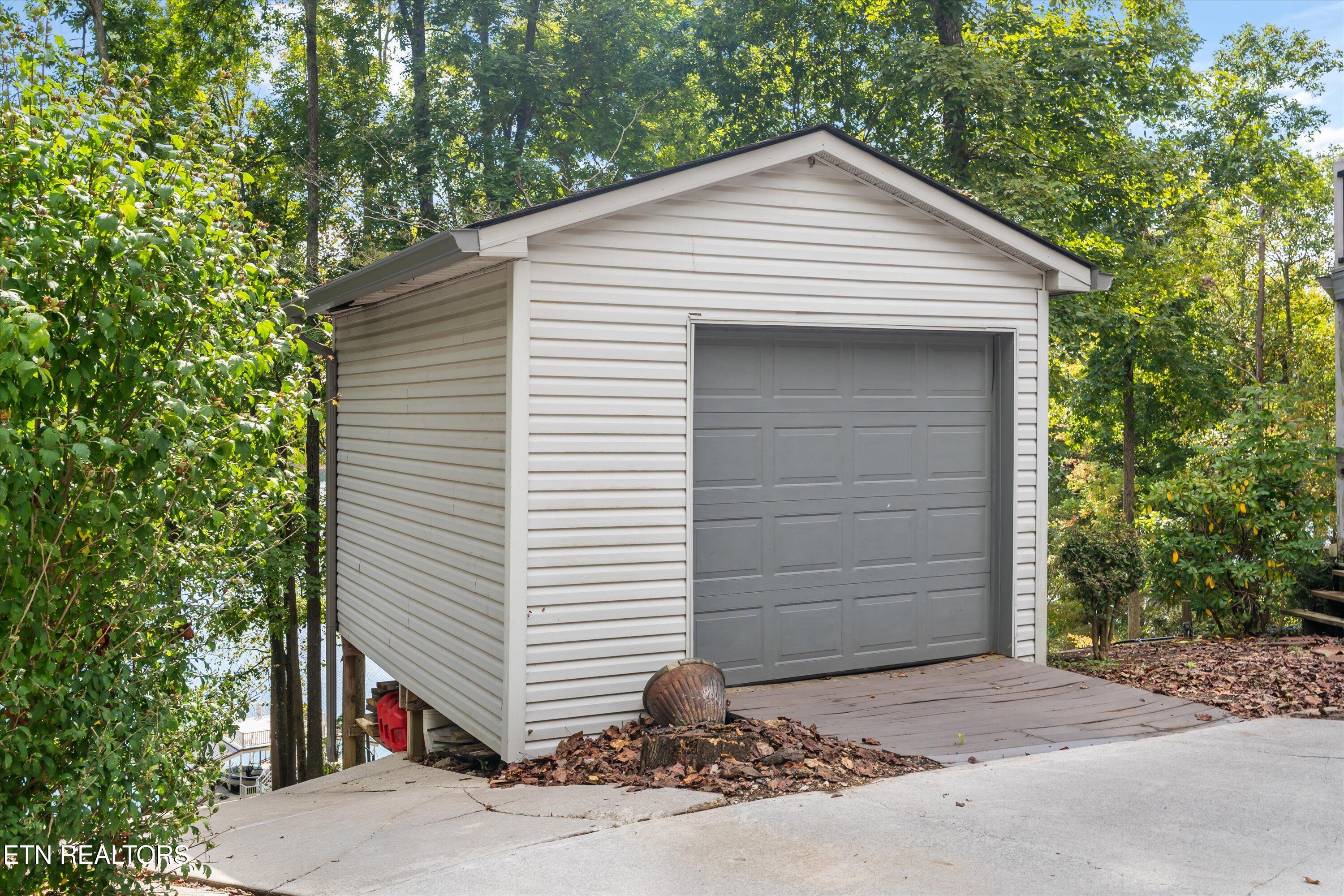 489 Fox Lake Lane Lafollette TN 37766