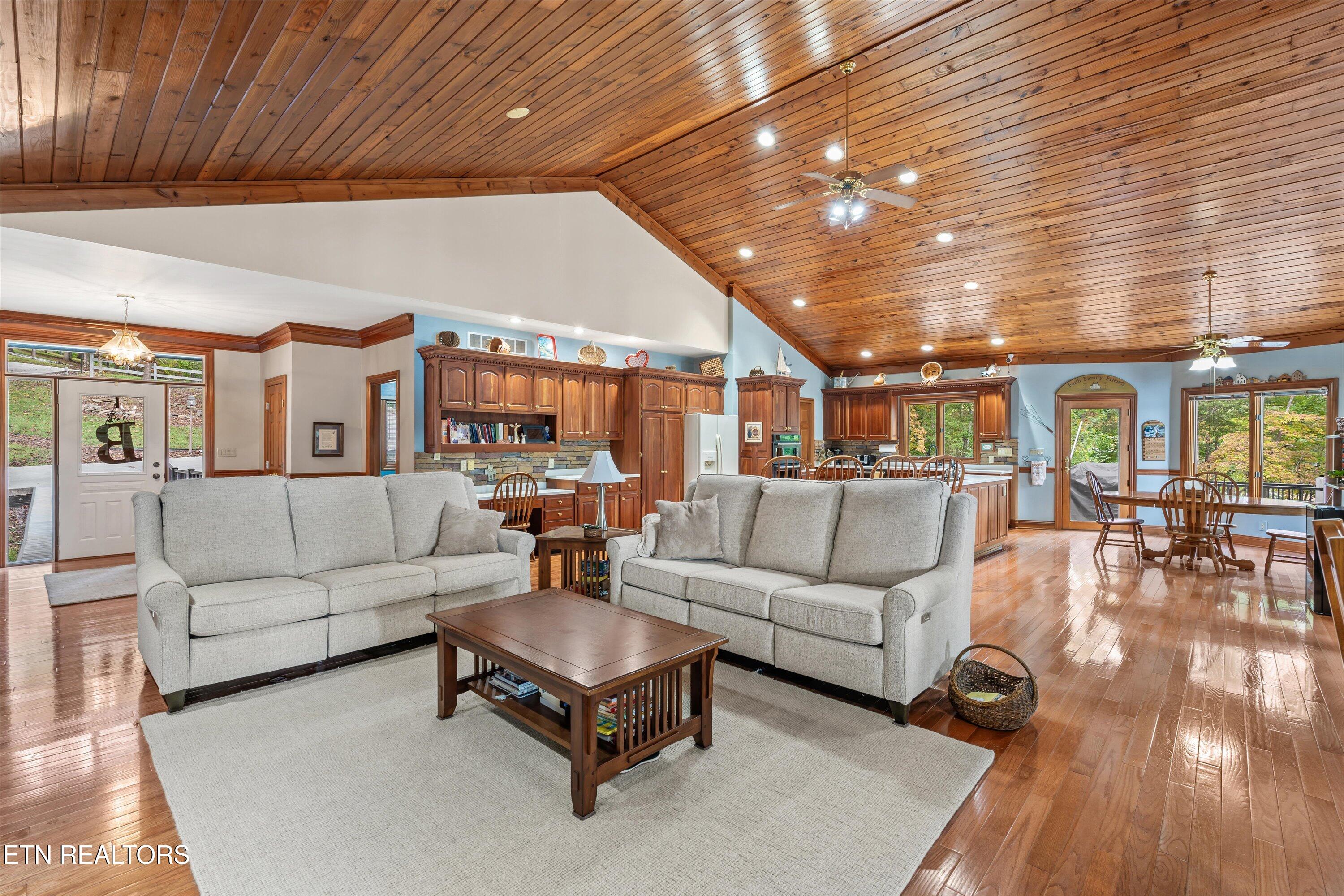 489 Fox Lake Lane Lafollette TN 37766