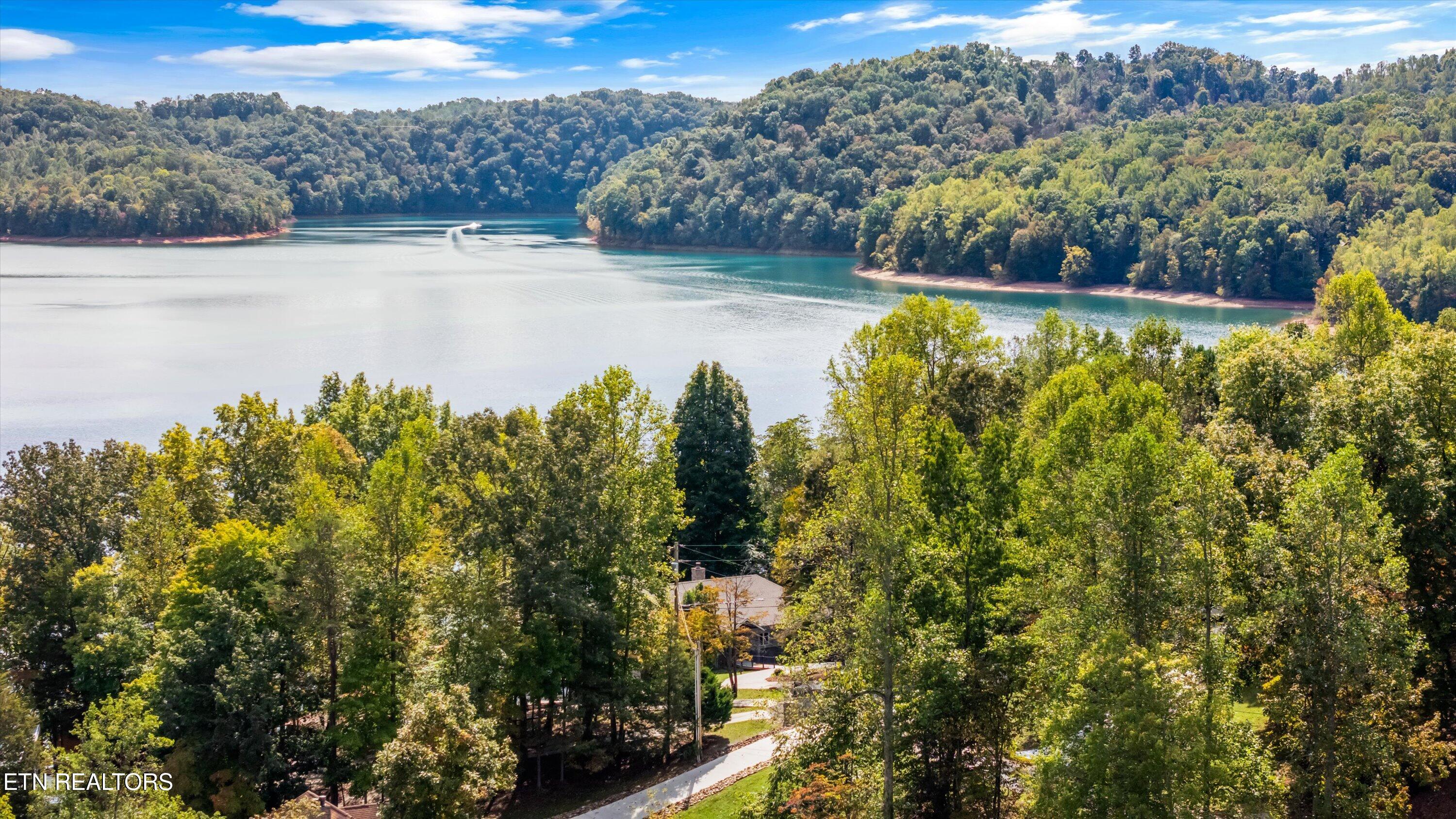 489 Fox Lake Lane Lafollette TN 37766