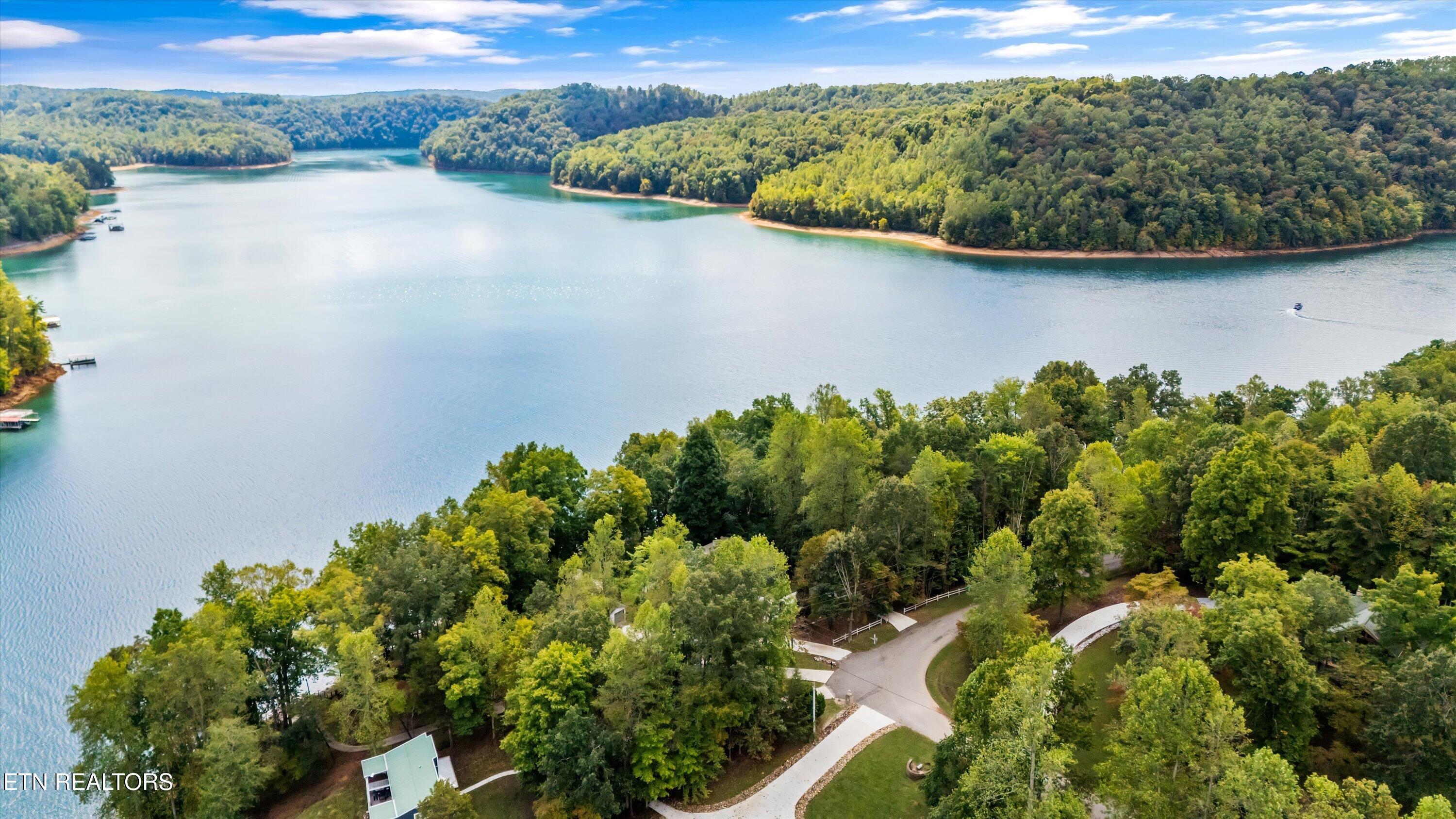 489 Fox Lake Lane Lafollette TN 37766