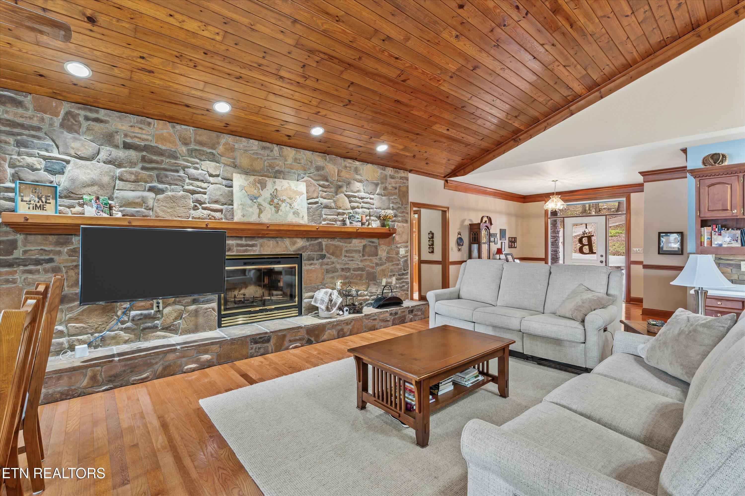 489 Fox Lake Lane Lafollette TN 37766