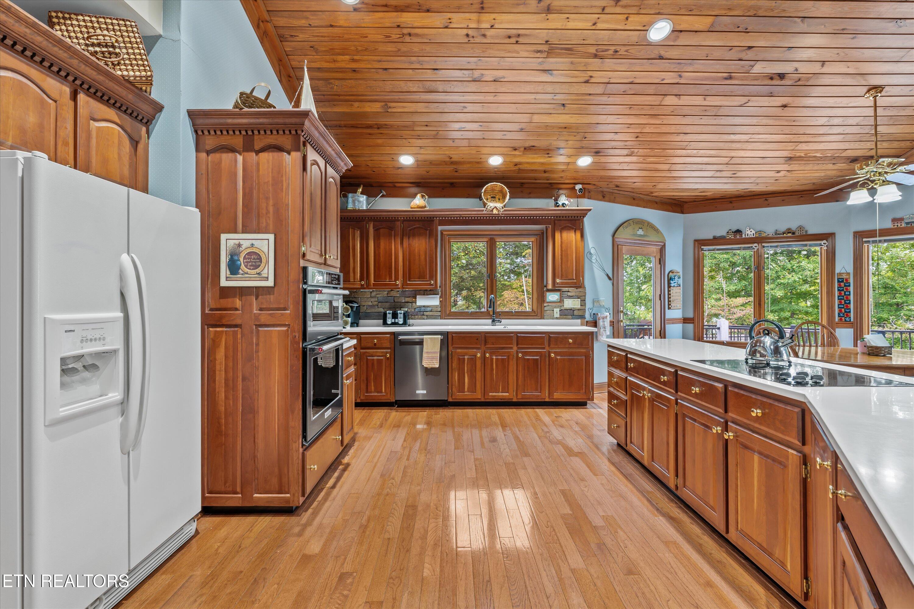 489 Fox Lake Lane Lafollette TN 37766